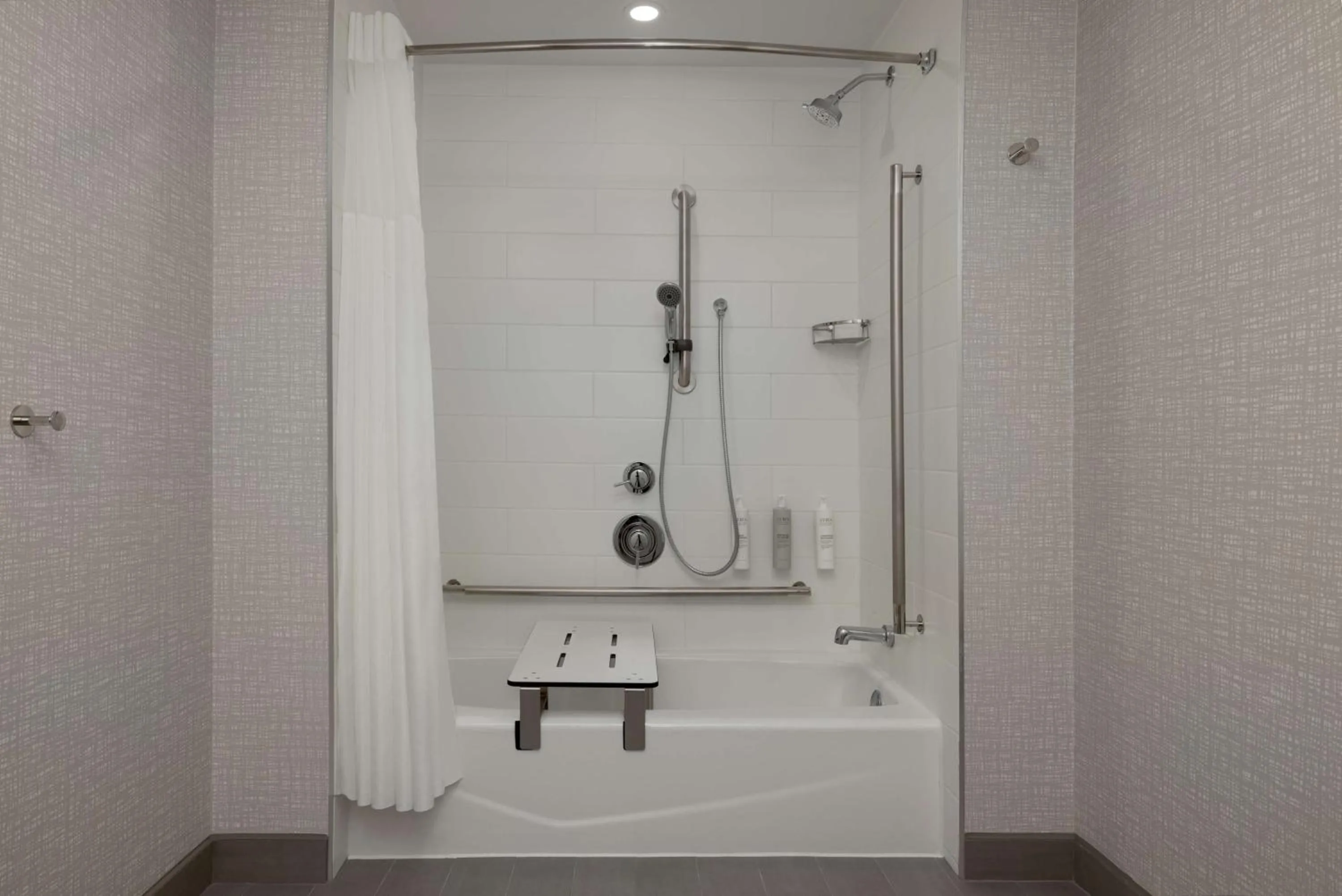 King Room with Bath Tub - Mobility Access in Hampton Inn & Suites by Hilton Toronto Downtown