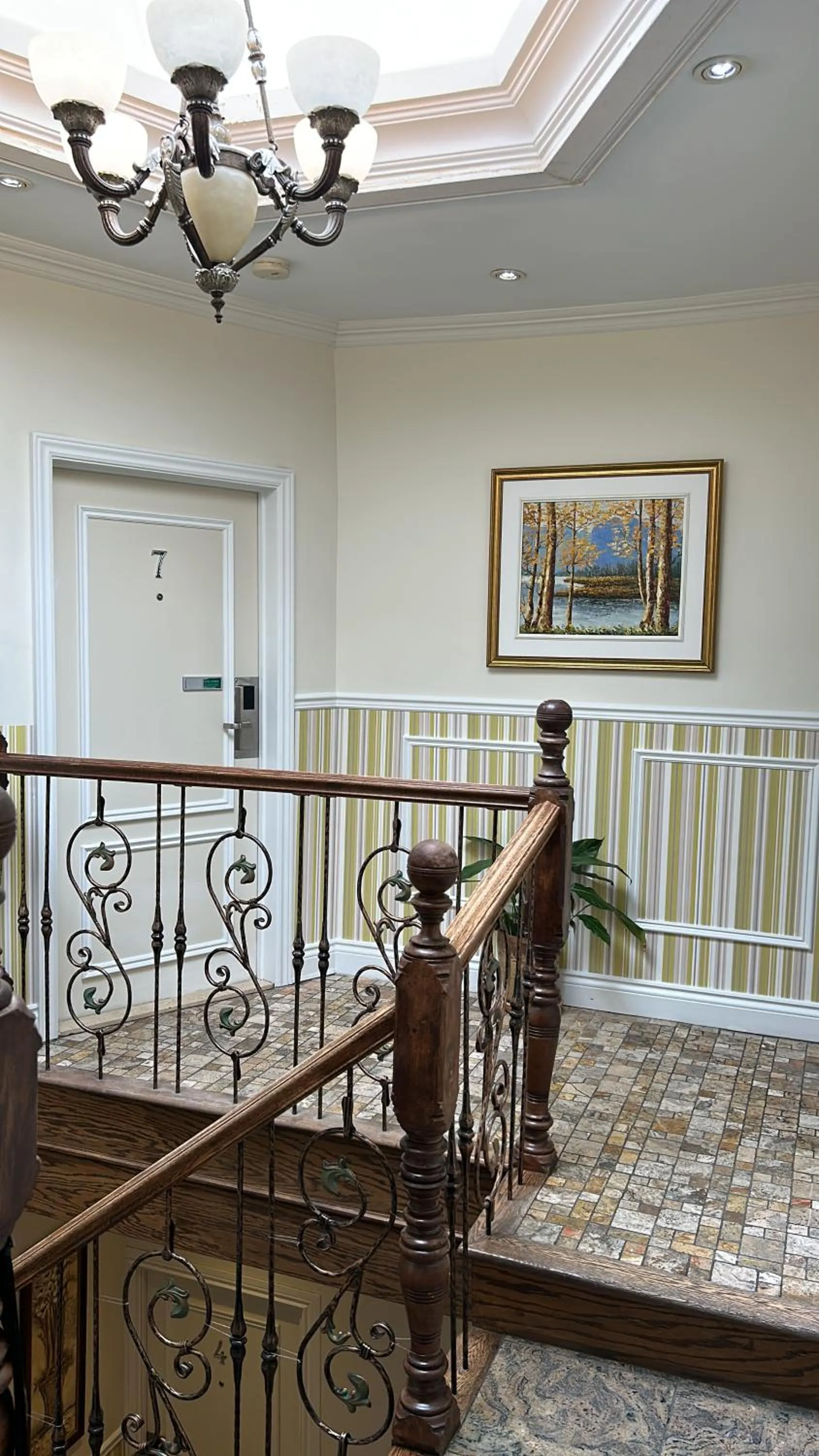 Deluxe Queen Suite in Parc Suites Hotel