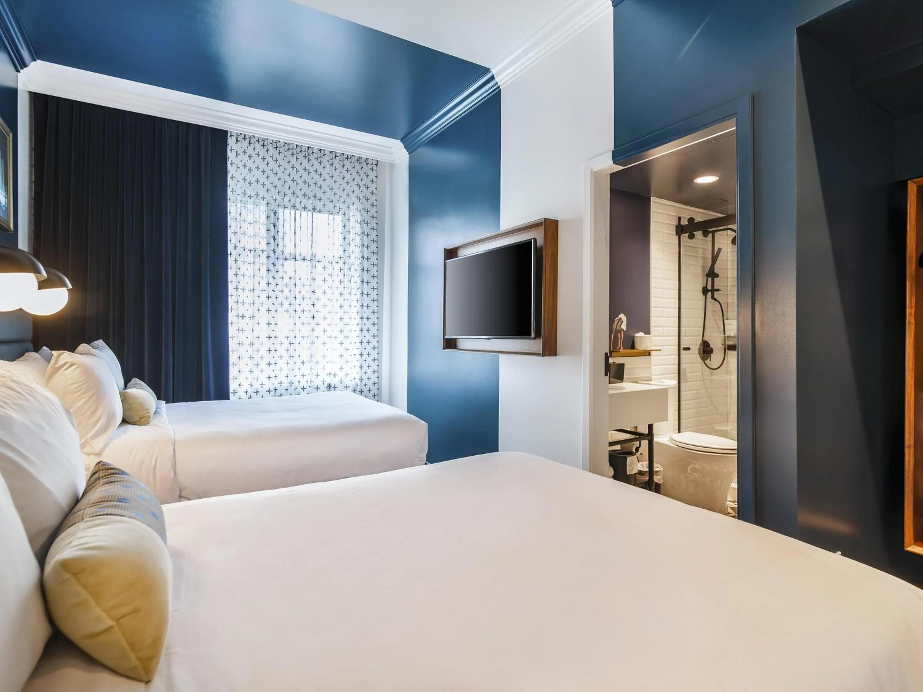 Classic Double Room with Two Double Beds and City View in Hotel Belmont Vancouver - MGallery Collection