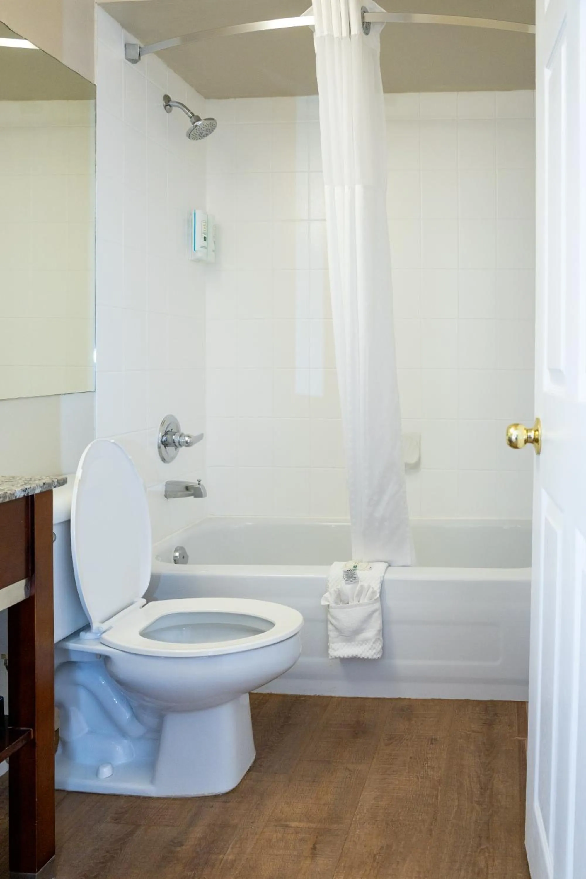 Queen Room - Non-Smoking in Quality Inn & Suites