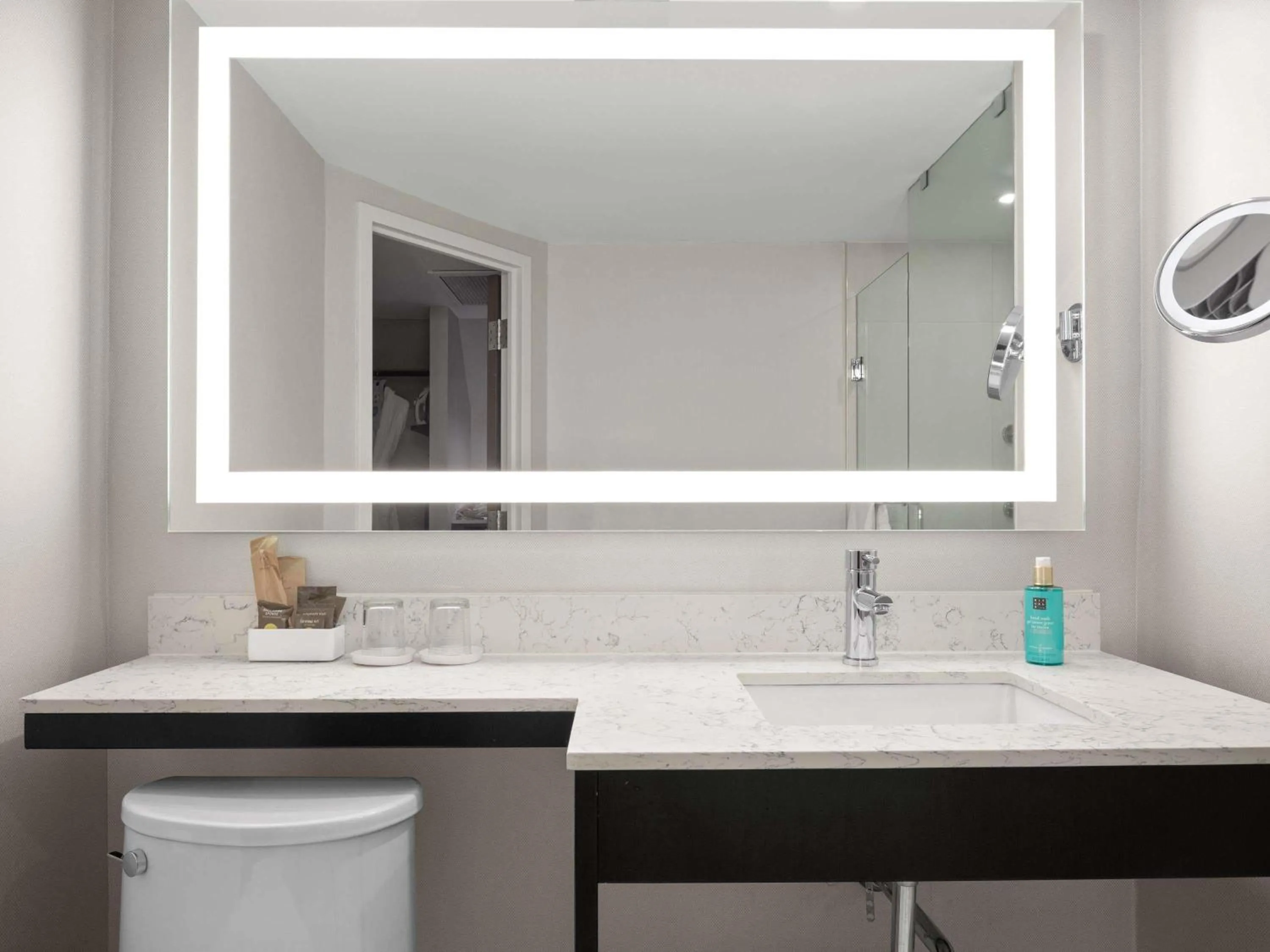 Superior King Room - Renovated in The Novotel Toronto Centre