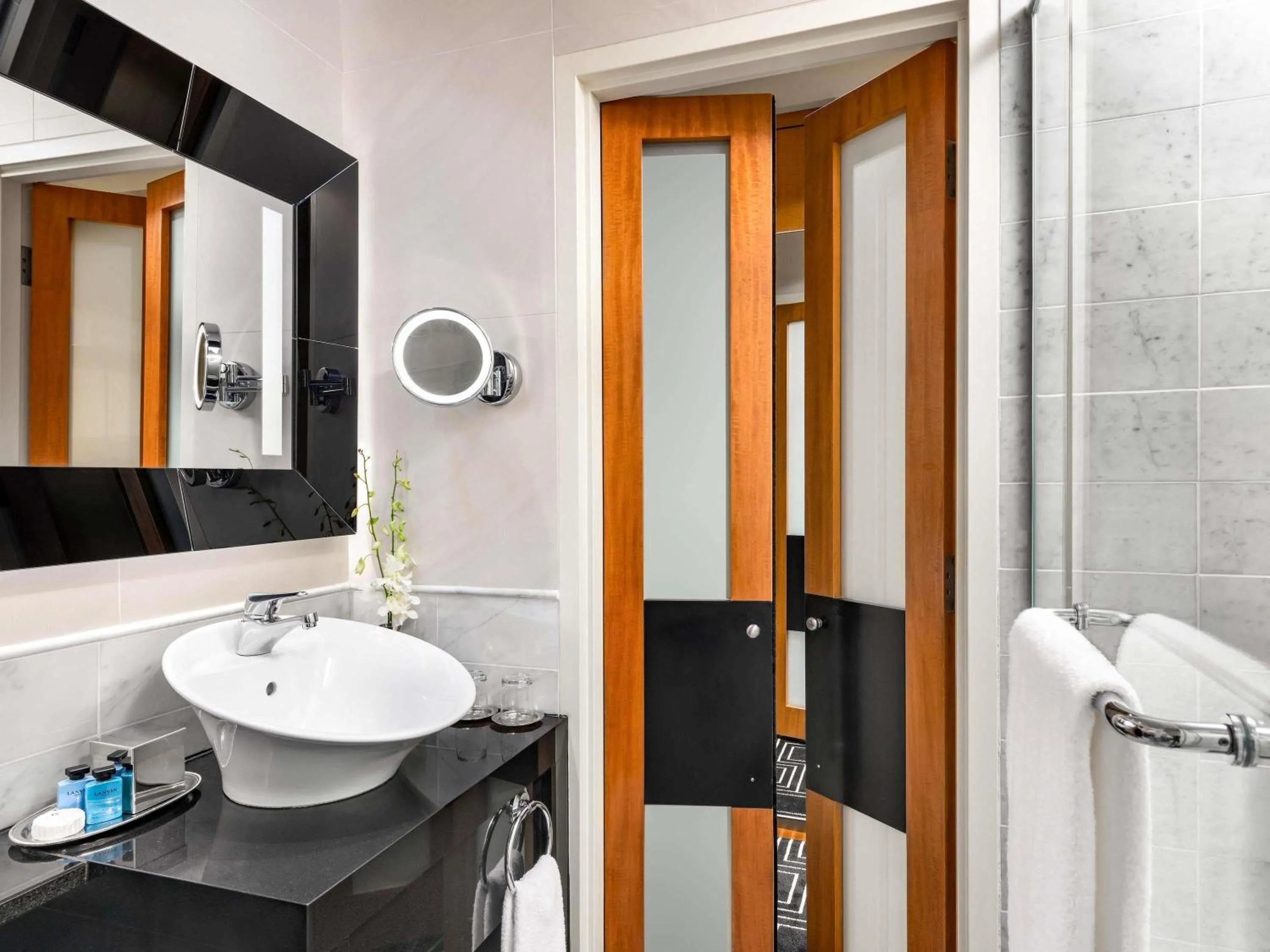 Luxury Corner King Room in Sofitel Montreal Golden Mile