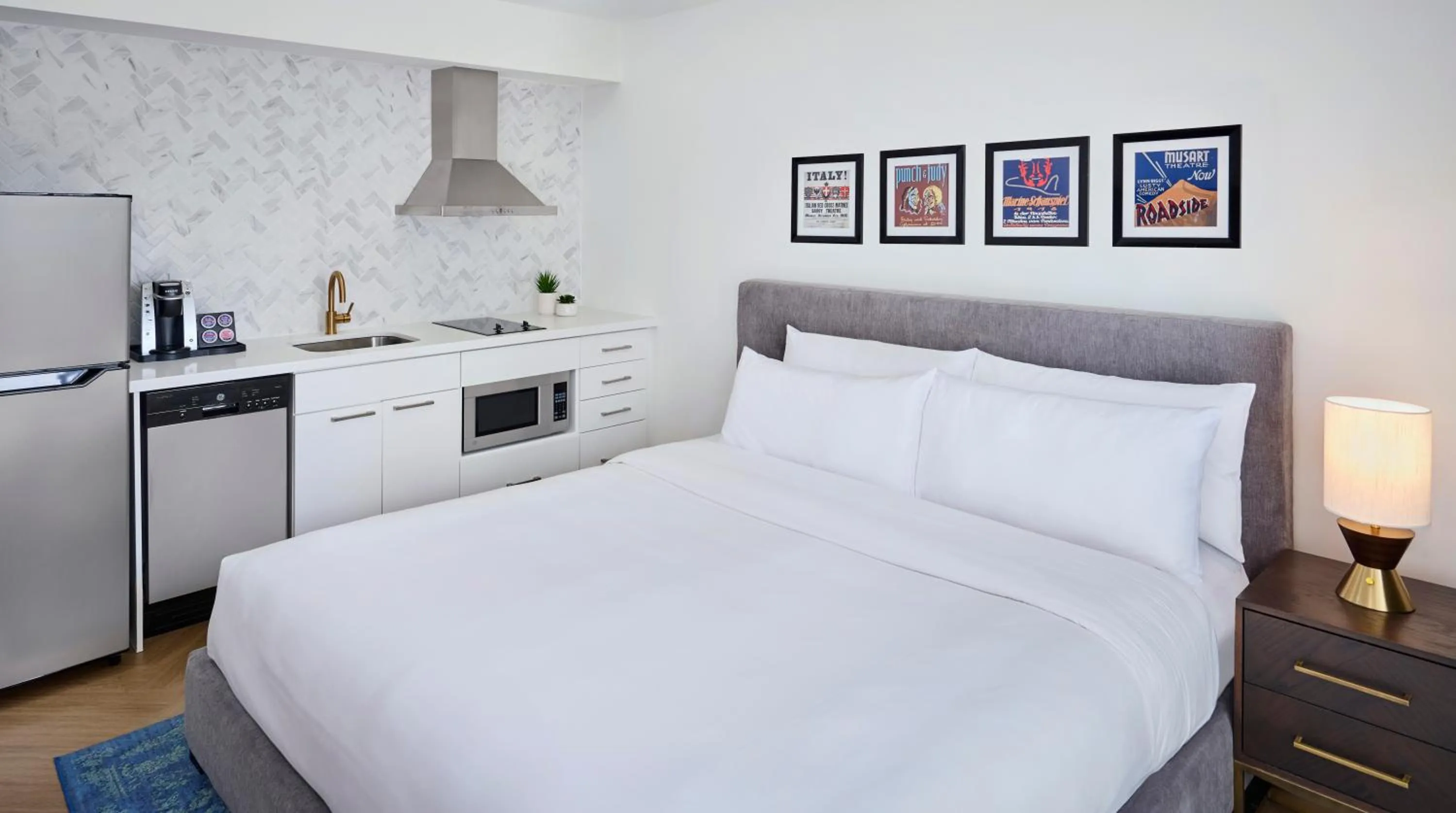 Deluxe City King Room in Pantages Hotel Toronto Centre