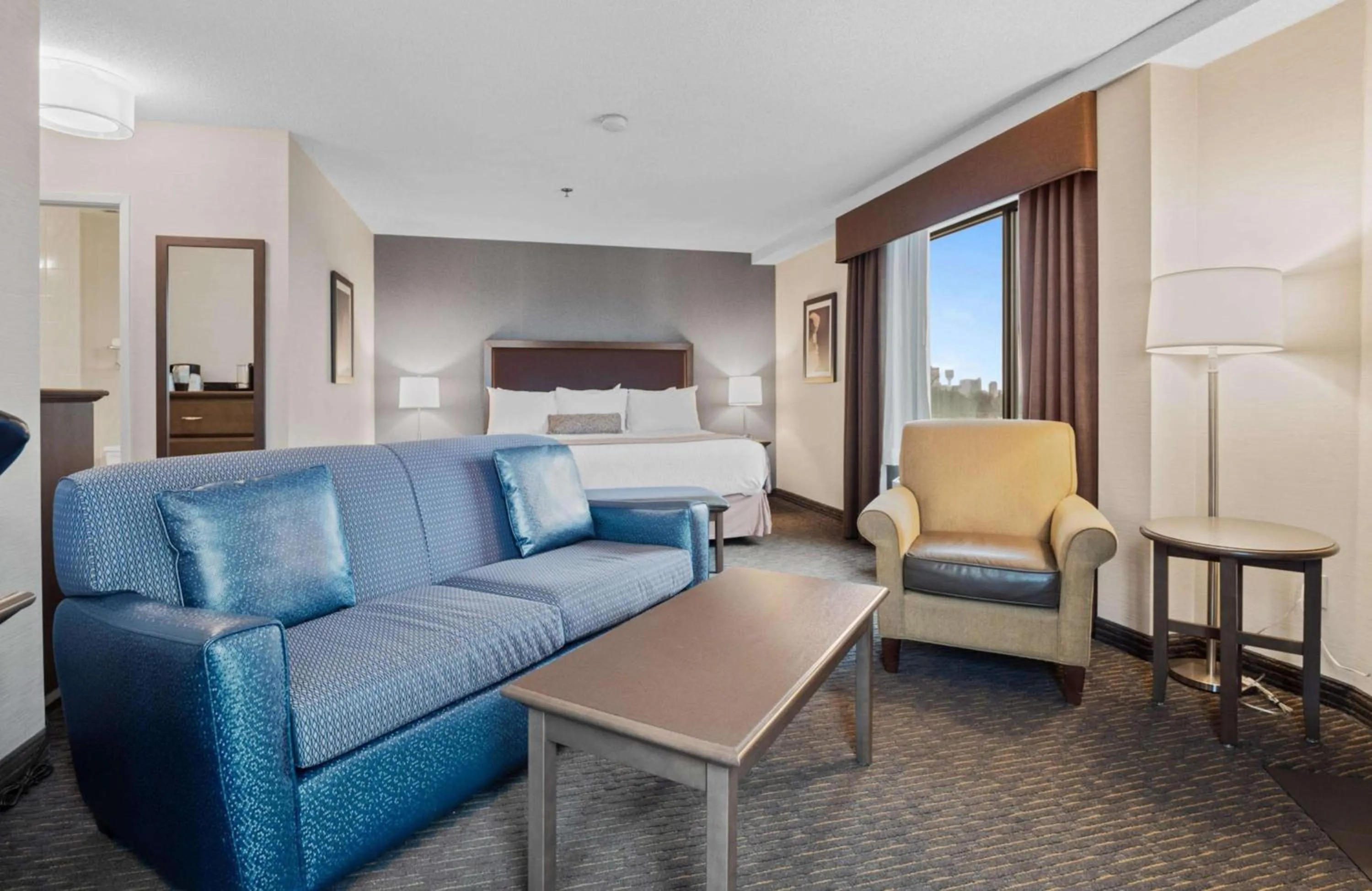 King Room with Whirlpool in Best Western Plus Cairn Croft Hotel