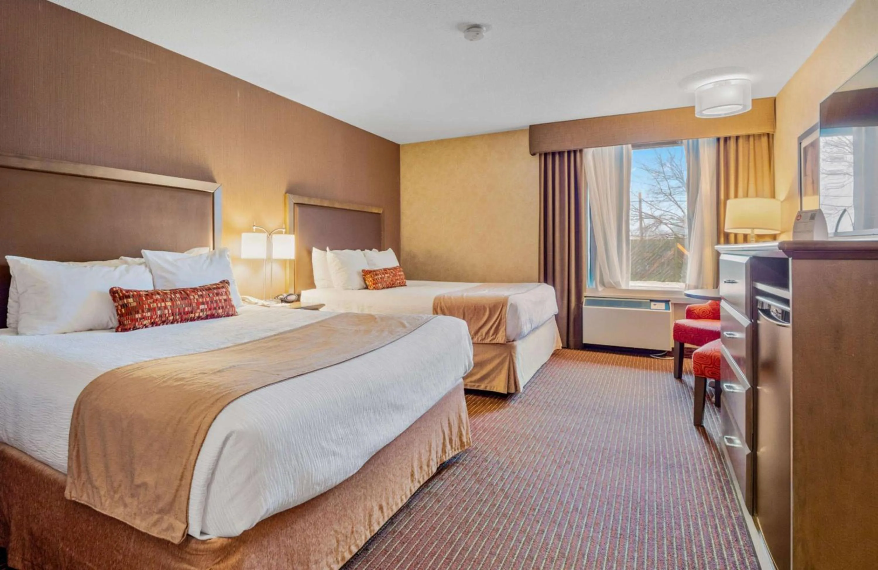 Standard Queen Room with Two Queen Beds - Guest House in Best Western Plus Cairn Croft Hotel