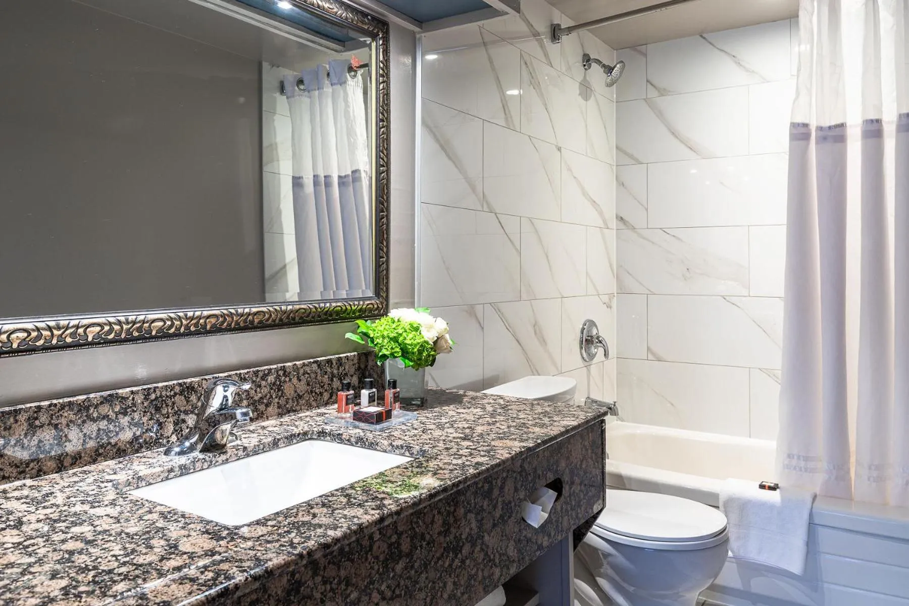 Superior King Room with Courtyard View in Old Stone Inn Boutique Hotel