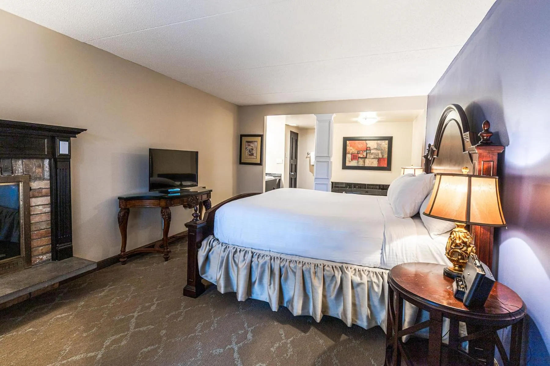 King Suite with Spa Bath and Sofa Bed in Old Stone Inn Boutique Hotel