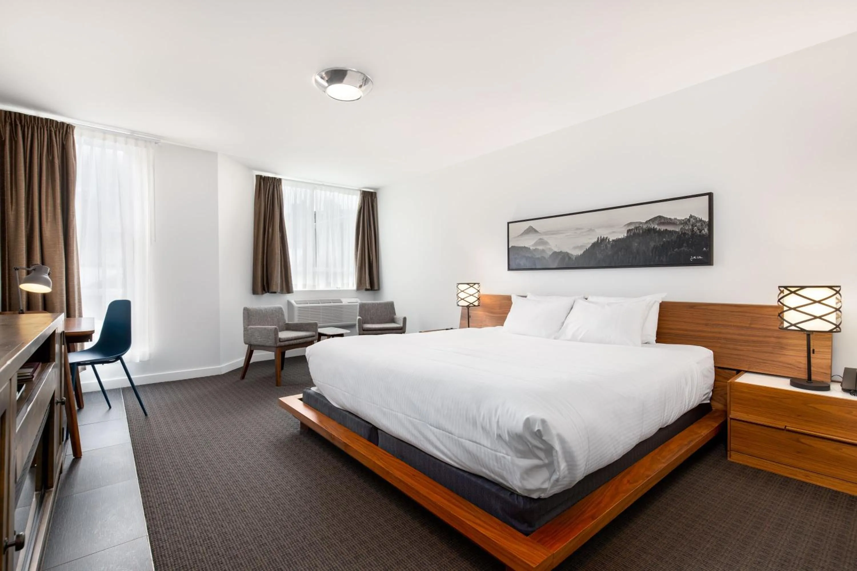 Deluxe King with Mountainview and Balcony in Adara Hotel