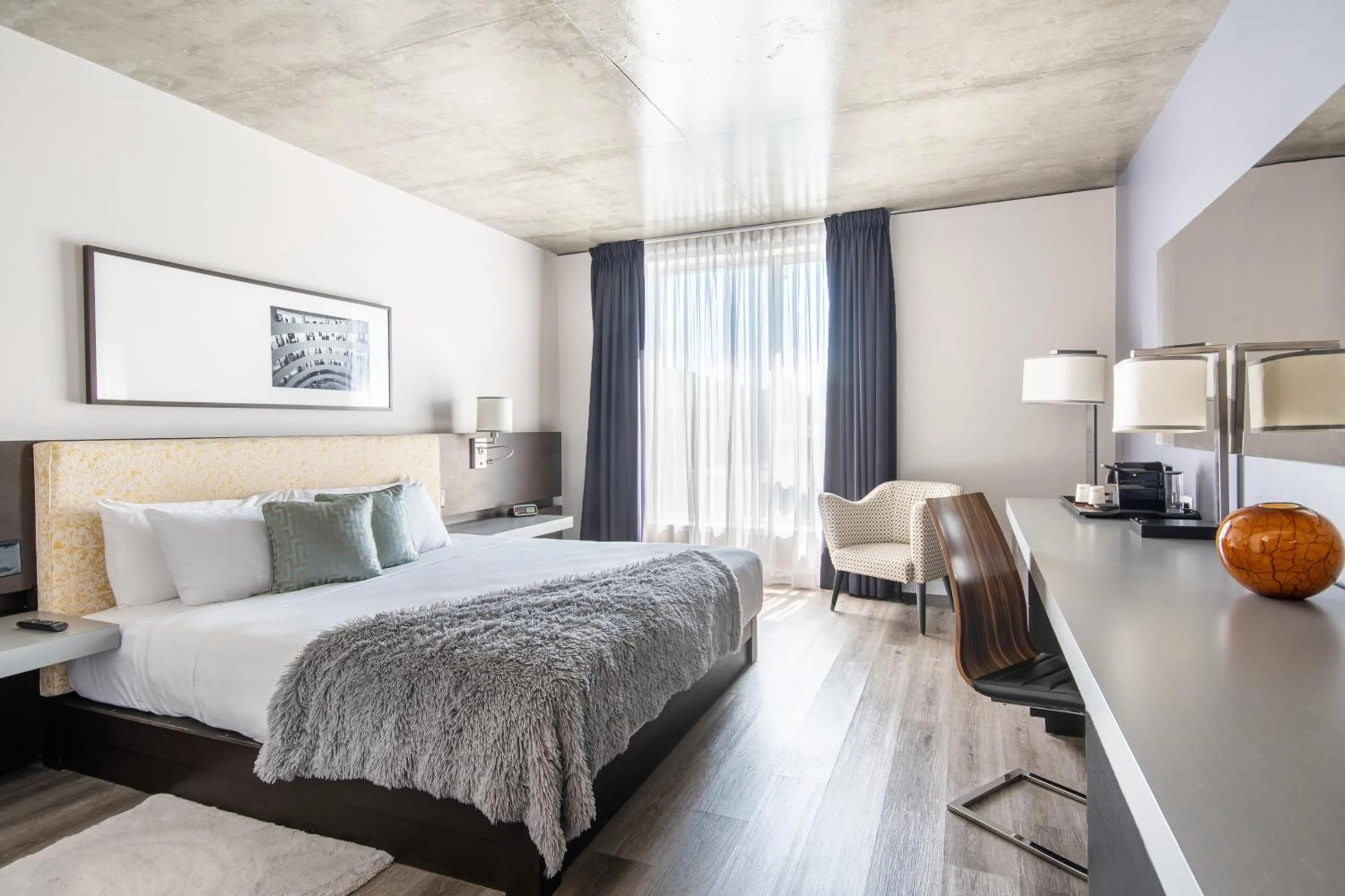 King Room in HOTEL10