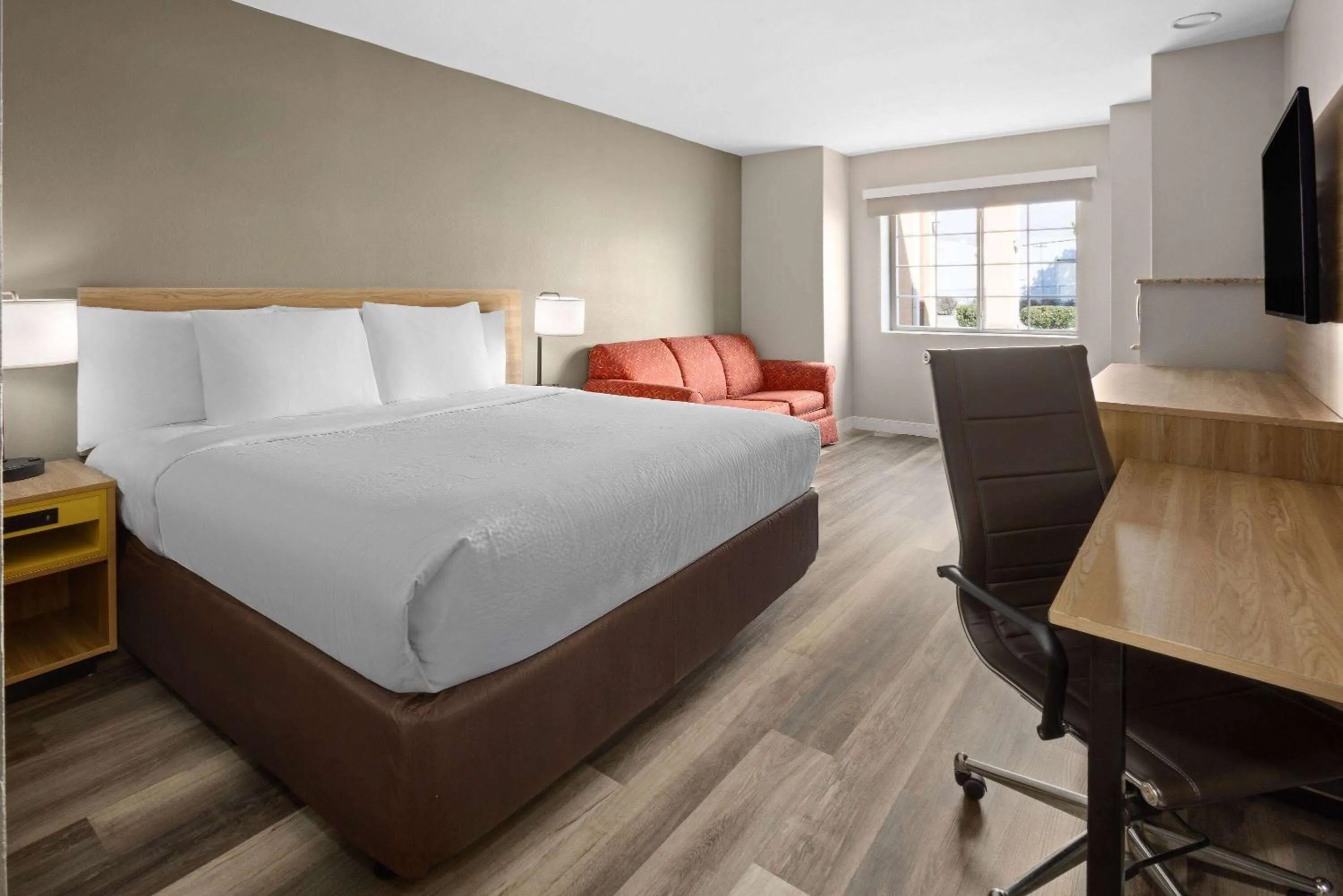 King Room with Mobility Access and Roll-In-Showerm -  Non-Smoking in Days Inn by Wyndham Jackson Downtown