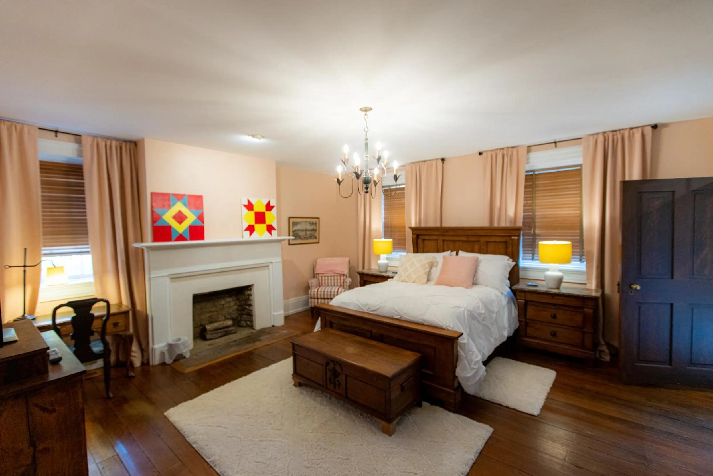 Deluxe Queen Suite in Thomas Rose Inn