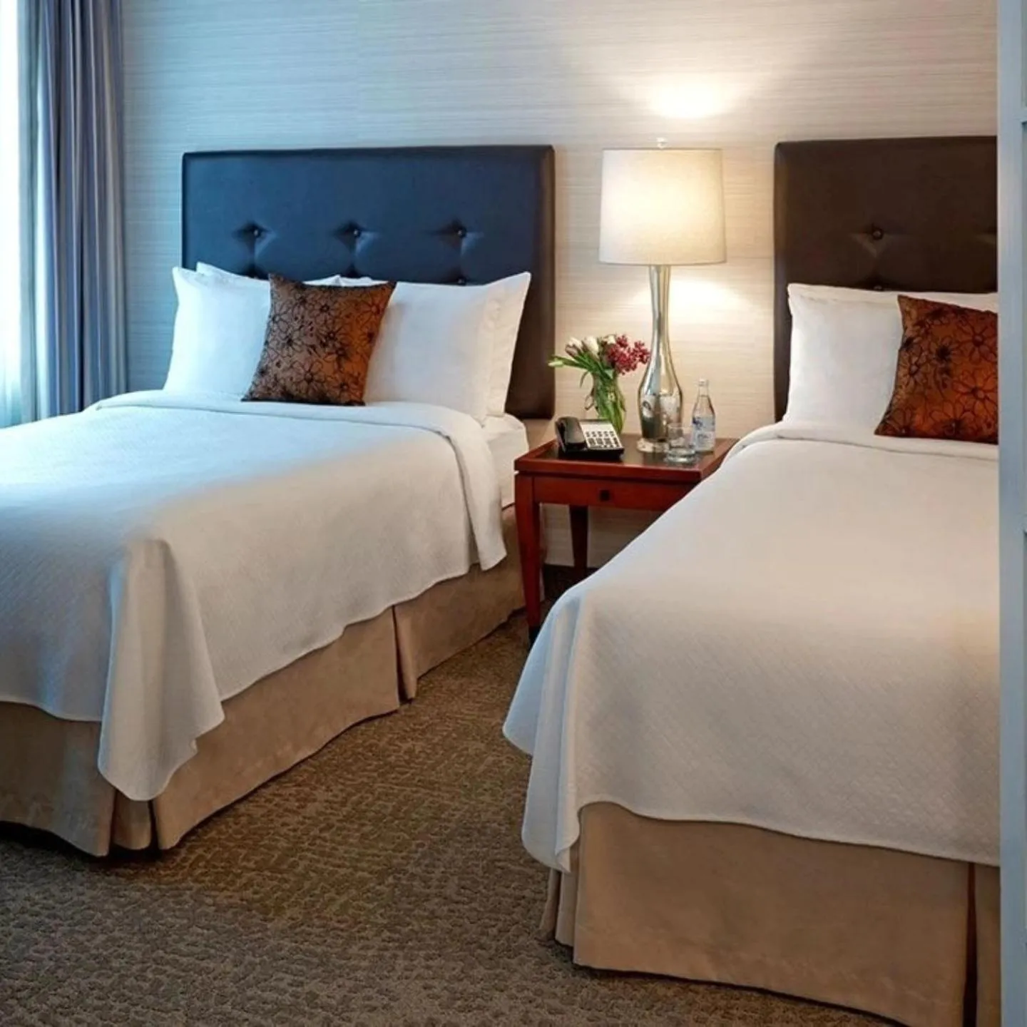 Deluxe Suite 2 Double Beds in Cambridge Suites Toronto