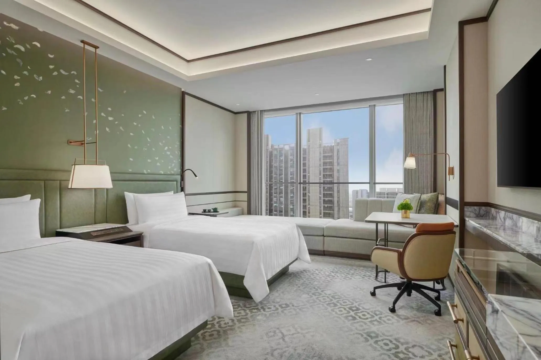Deluxe Twin in Shangri-La Qiantan, Shanghai - Steps away from the Oriental Sports Center, and easy reach the vibrant art scene of West Bund