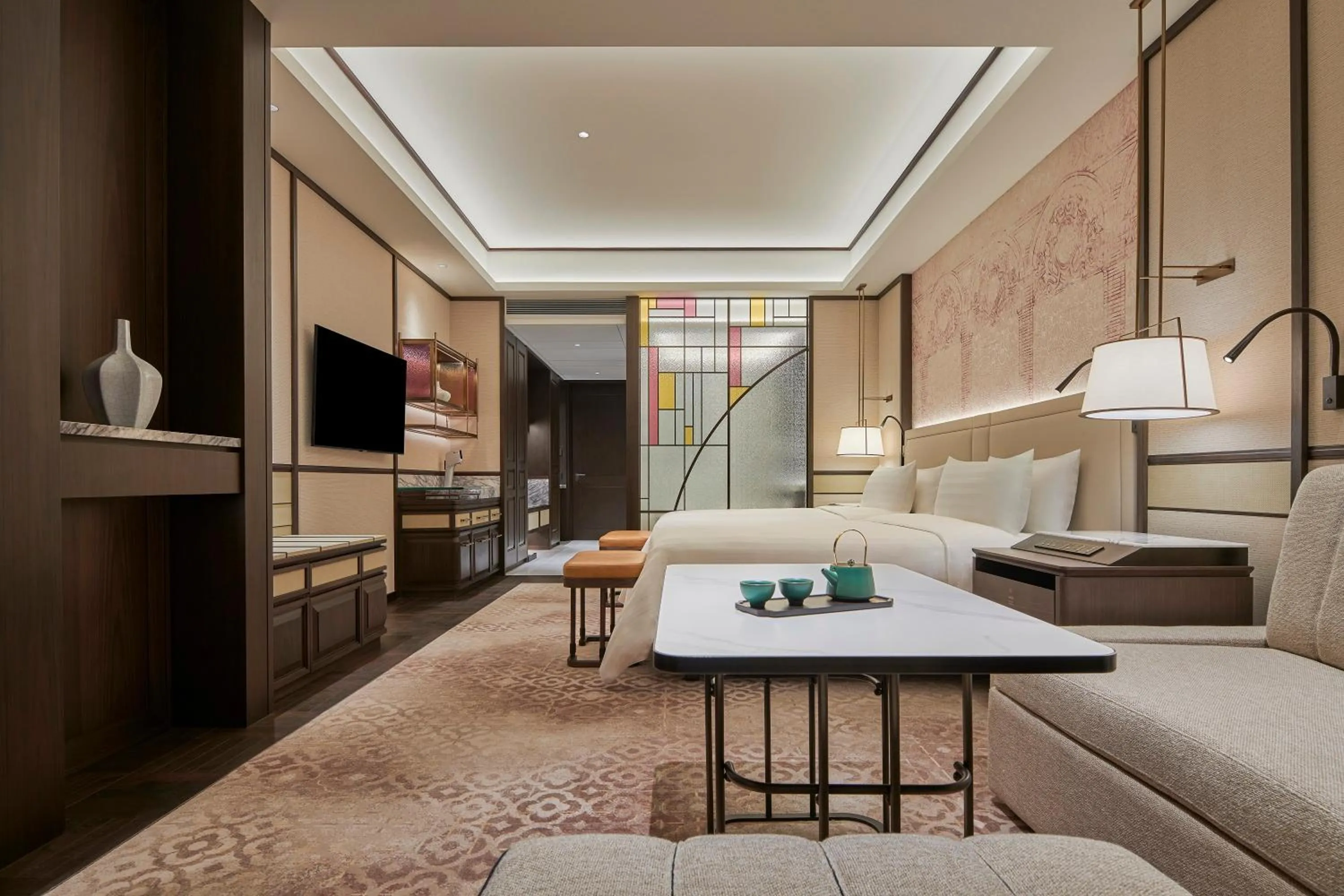 Horizon Executive King Room - single occupancy in Shangri-La Qiantan, Shanghai - Steps away from the Oriental Sports Center, and easy reach the vibrant art scene of West Bund