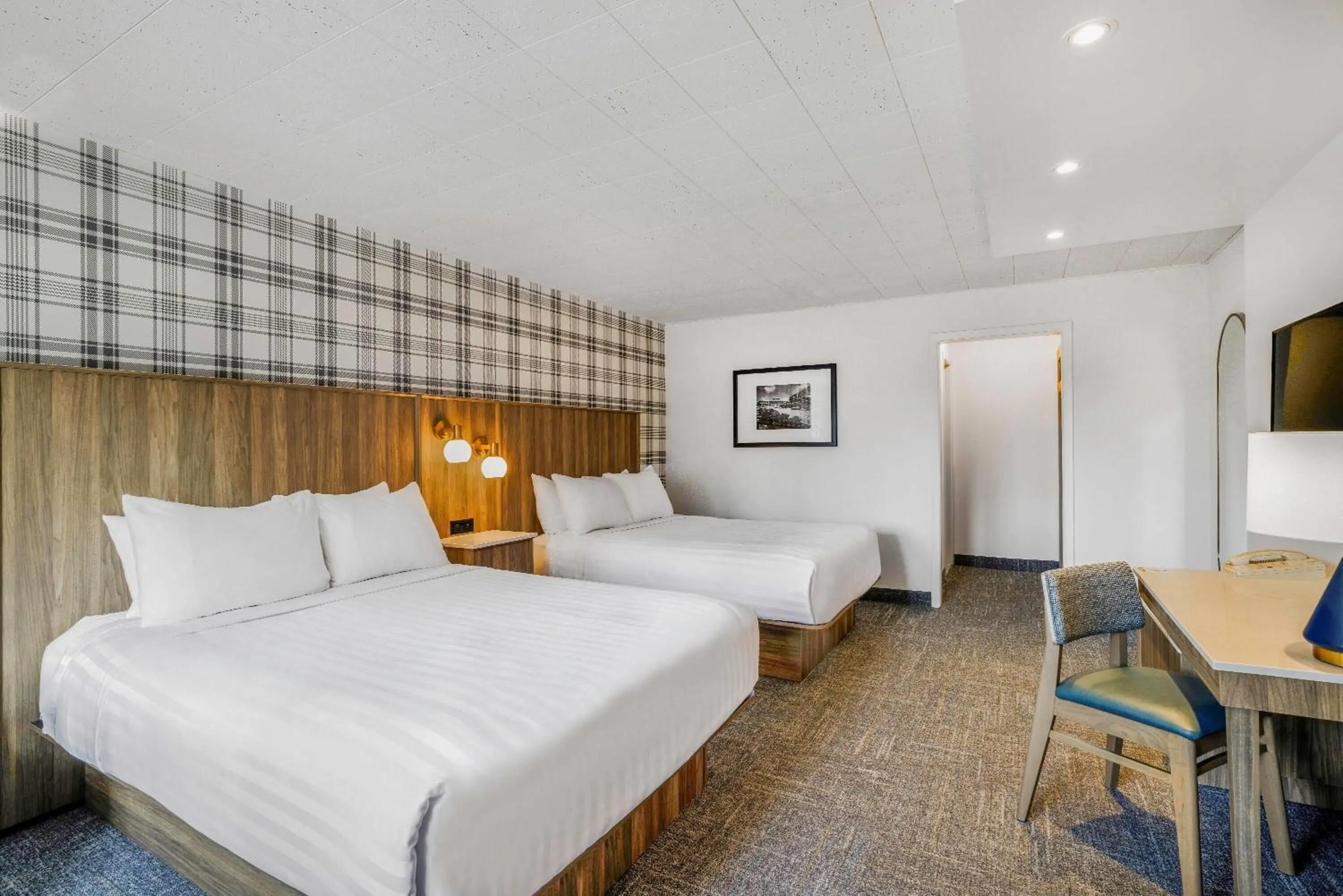 Premium Queen Room with Two Queen Beds with Patio - Non-Smoking in Travelodge by Wyndham Niagara Falls At the Falls