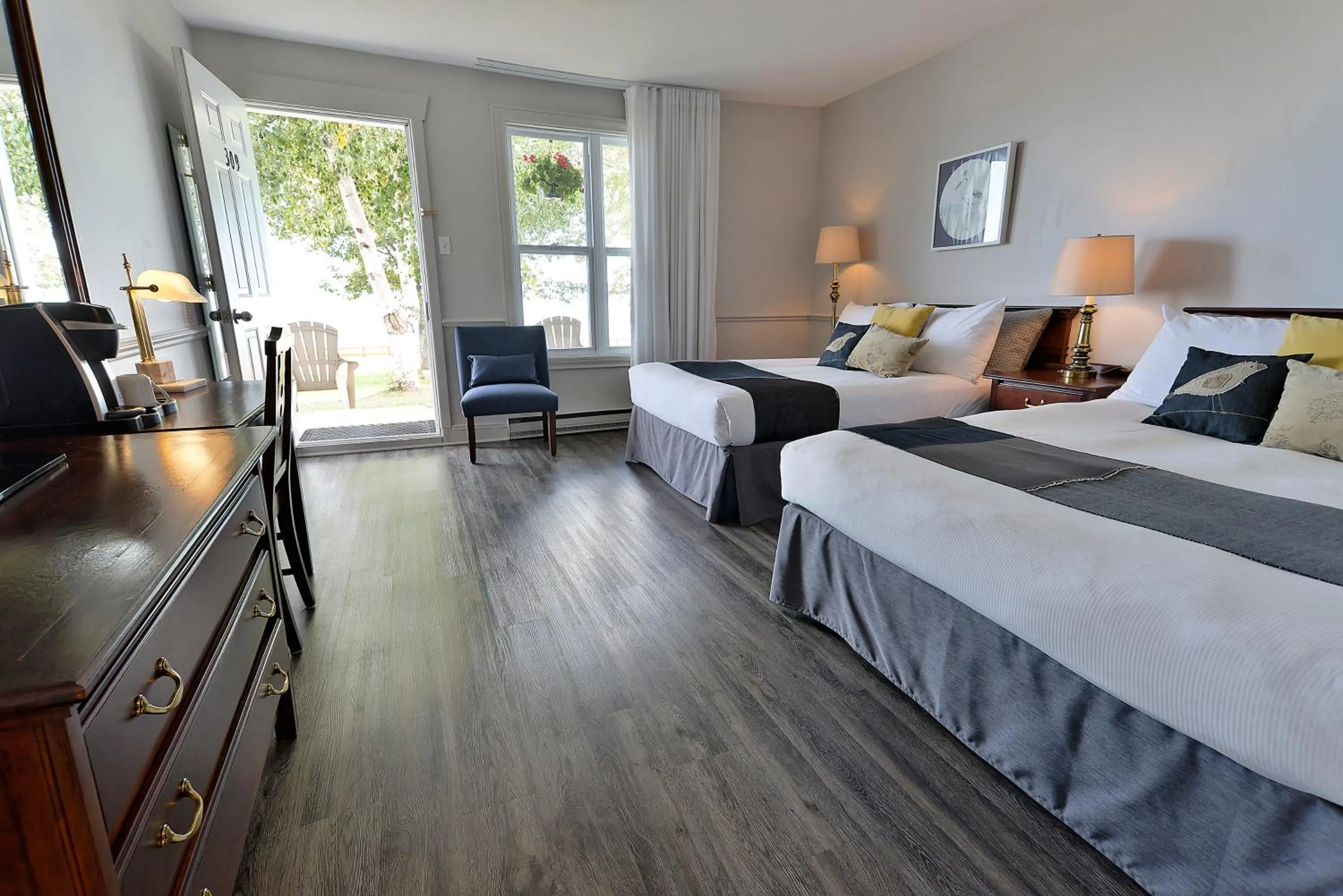 Motel Double Room with 2 Double Beds in Hotel Cap-aux-Pierres