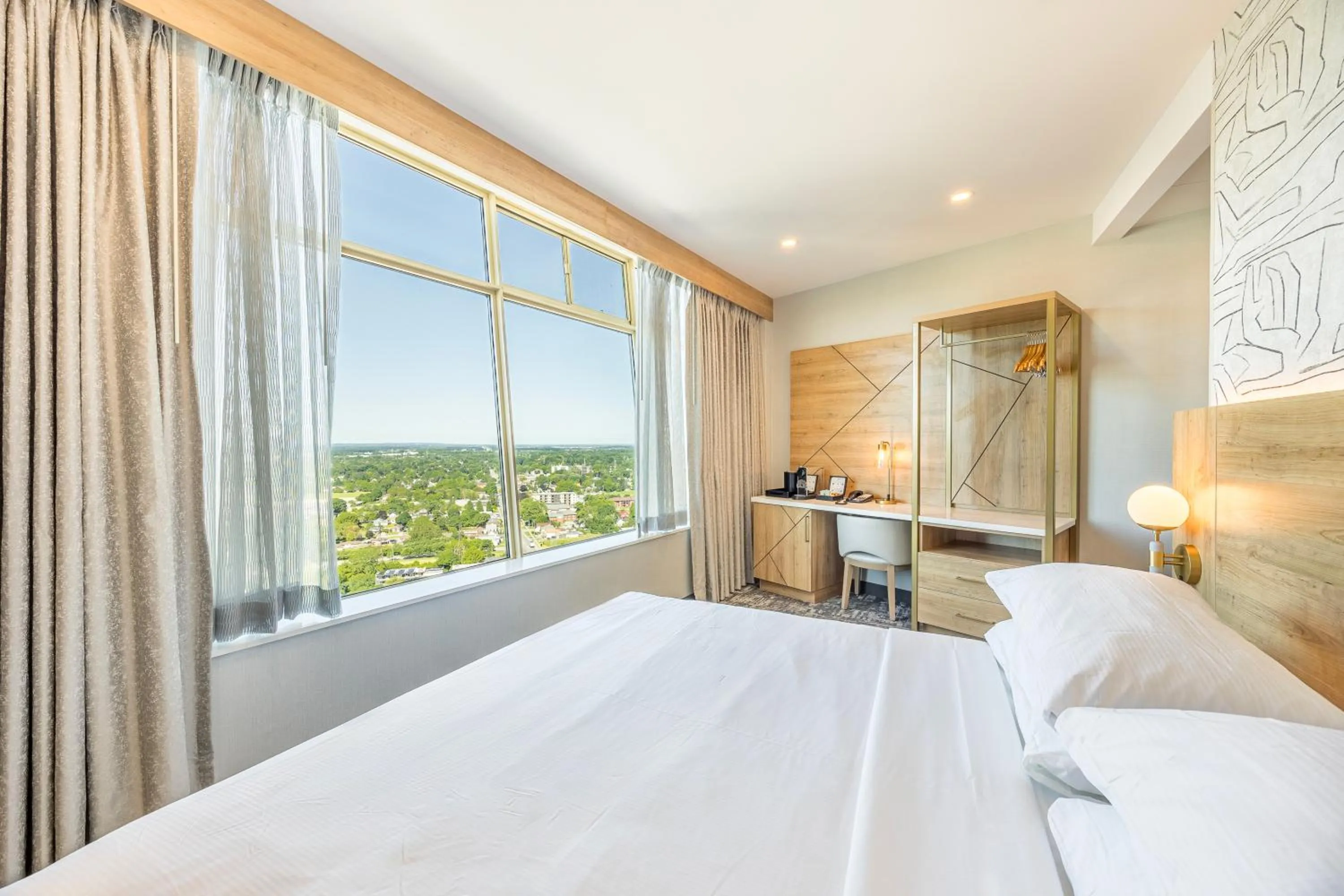 Tower King Cityview Room in Tower Hotel at Fallsview