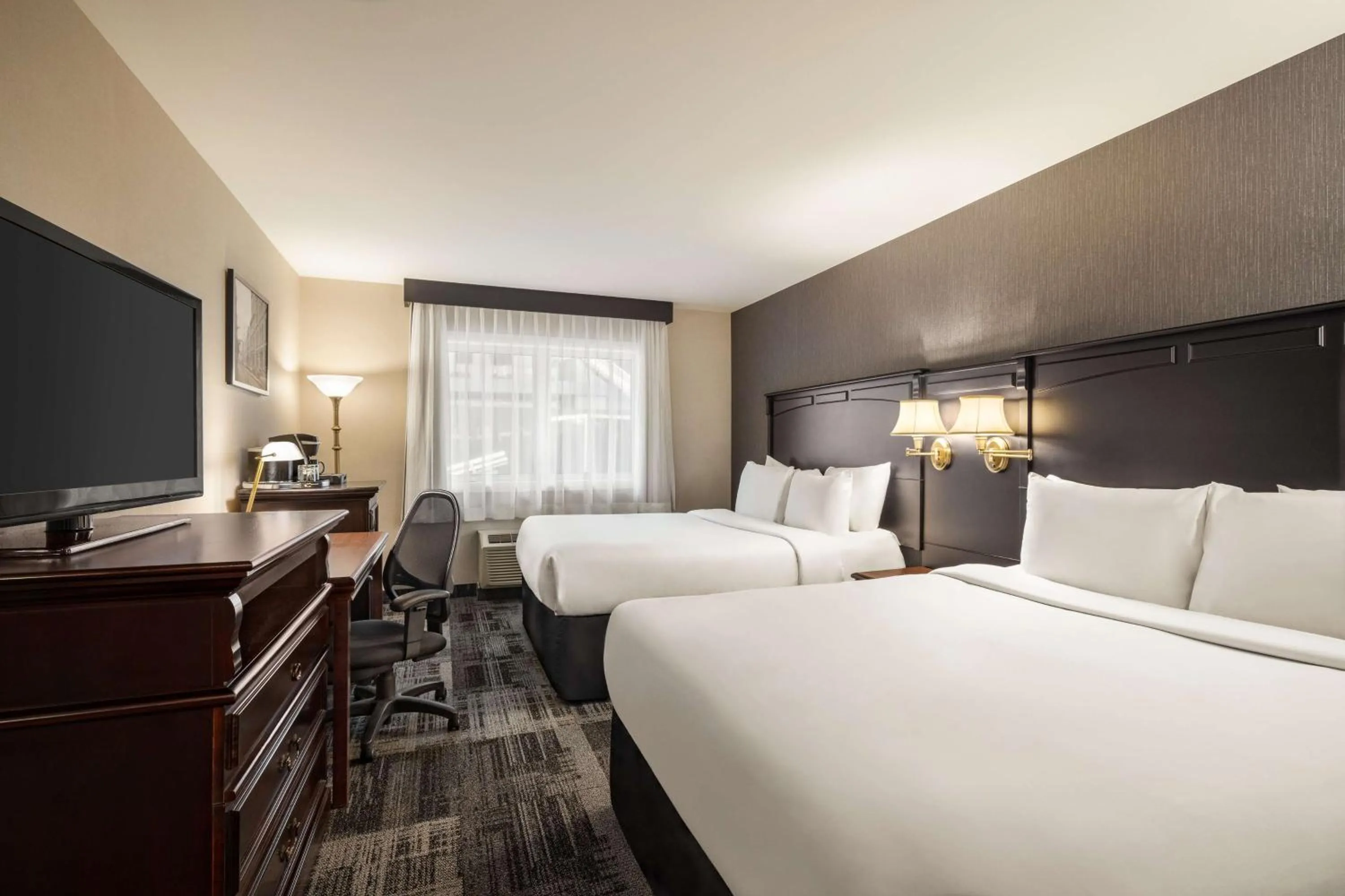 Queen Room with Two Queen Beds in Best Western Plus City Centre Centre-Ville