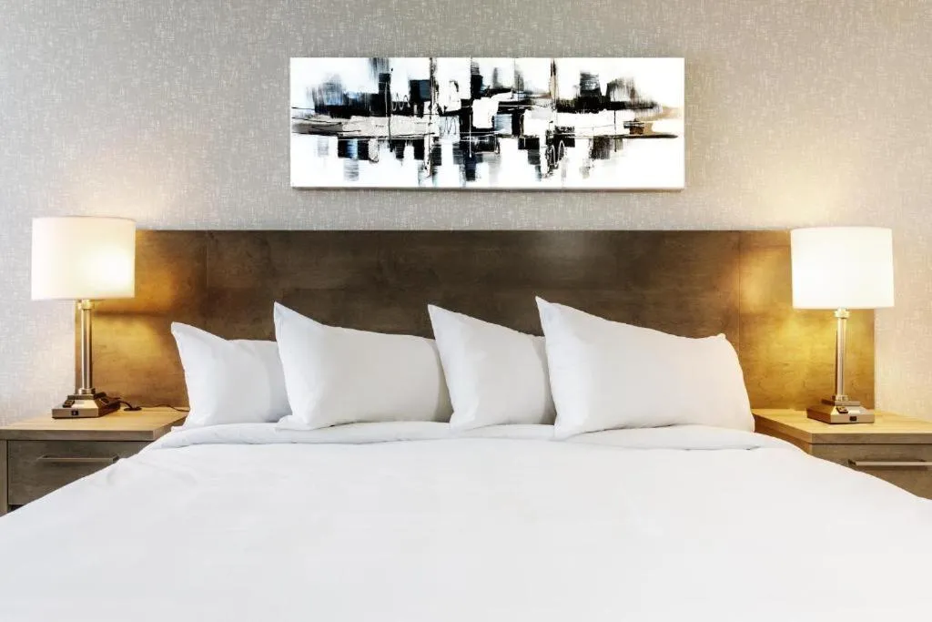 Deluxe Queen Room with Two Queen Beds in Repotel Henri IV Québec