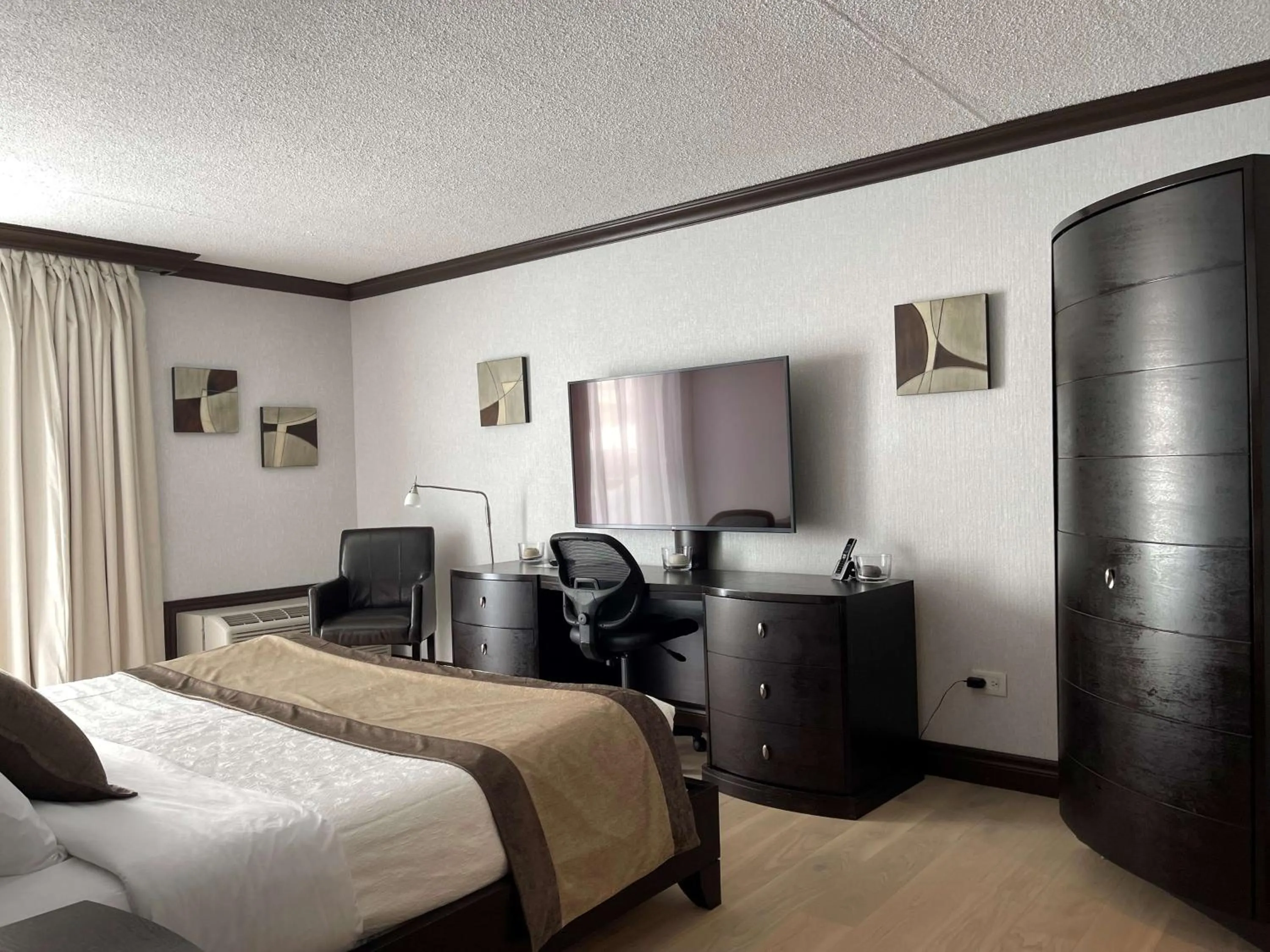 King Suite in Best Western Hotel Universel Drummondville