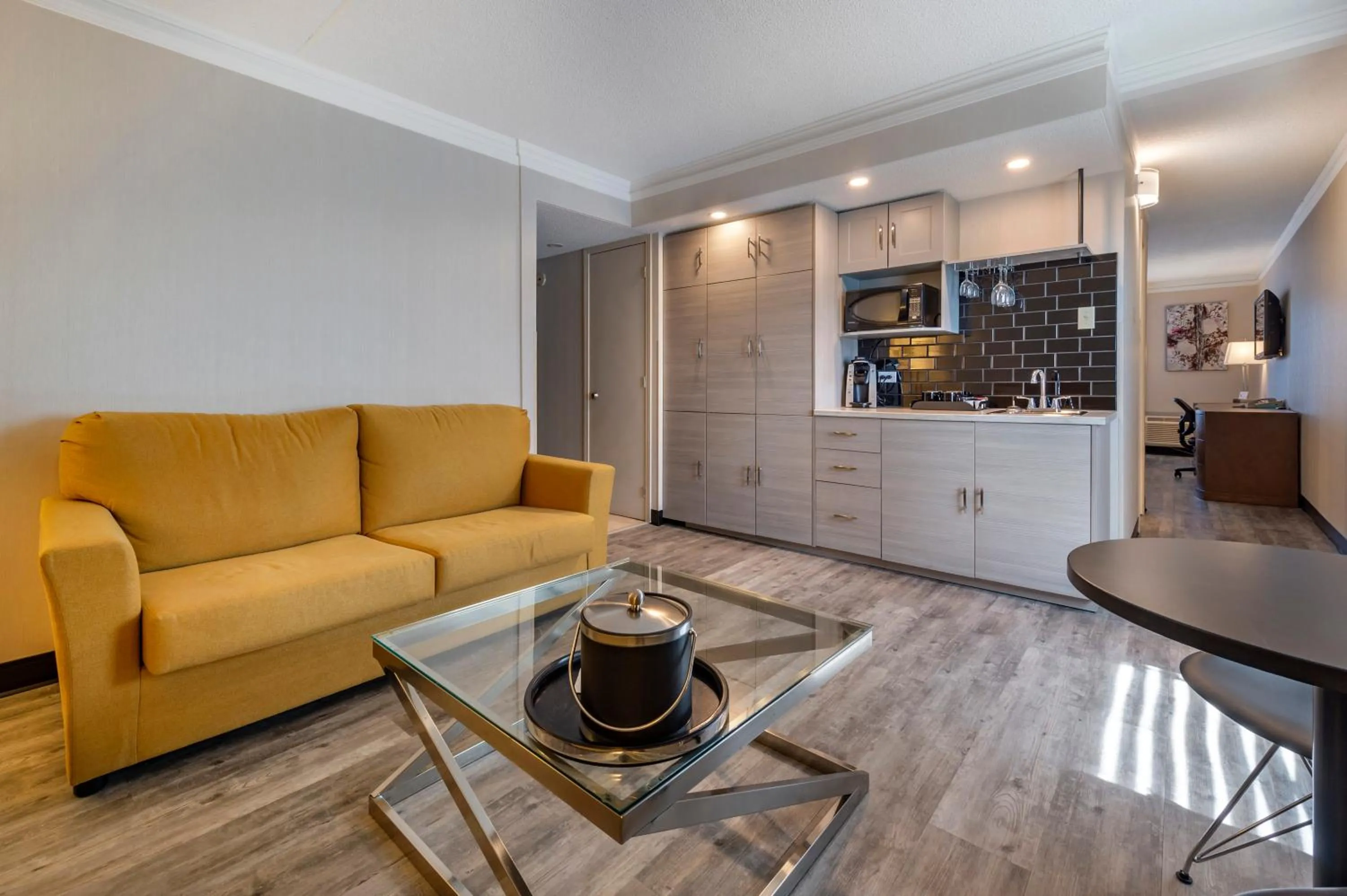 Queen Suite with Two Queen Beds- Non-Smoking in Best Western Hotel Universel Drummondville