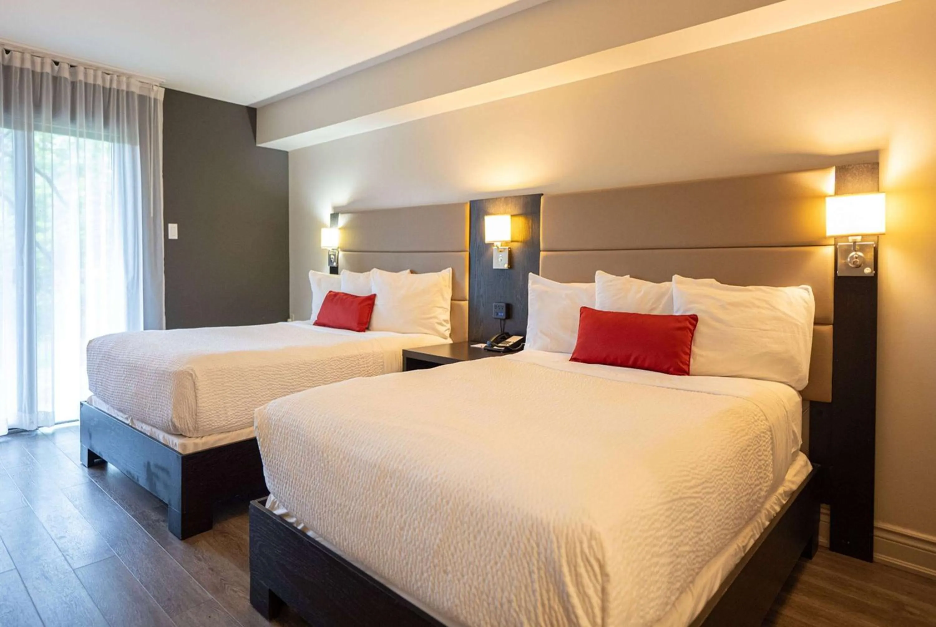 2 Double Beds, Deluxe Water Front, Non-Smoking in Ramada by Wyndham Ottawa On The Rideau