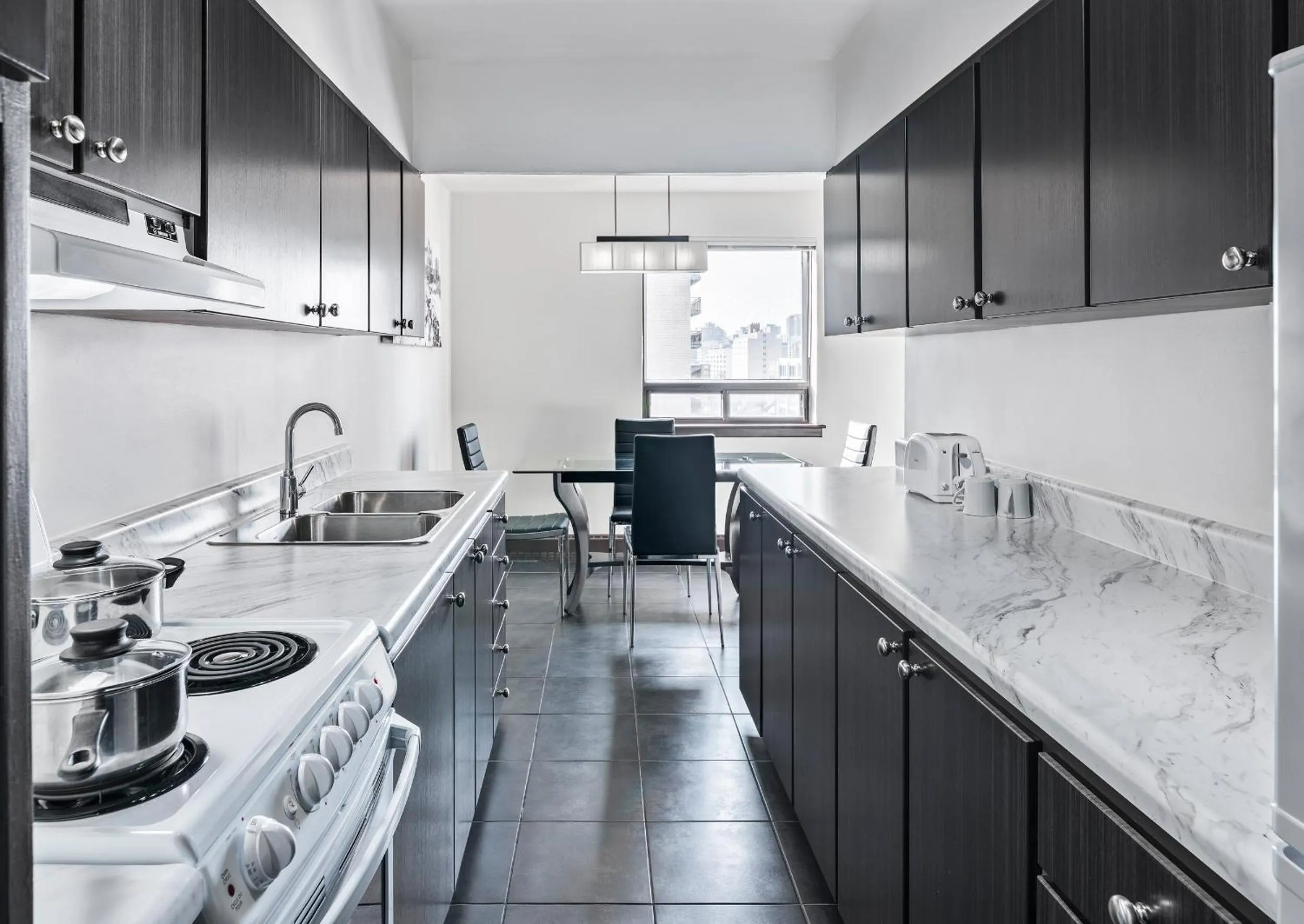 Executive King Suite with One King Bed in Ottawa Embassy Hotel & Suites