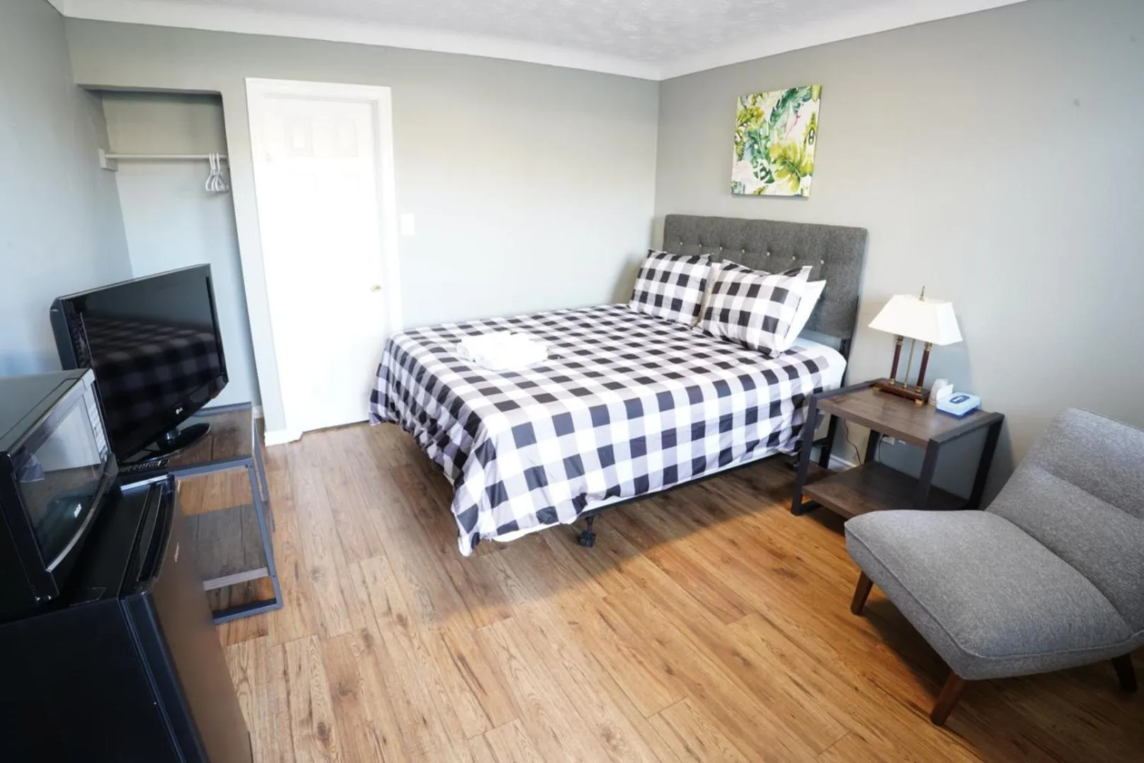 Queen Room in Falcon Inn