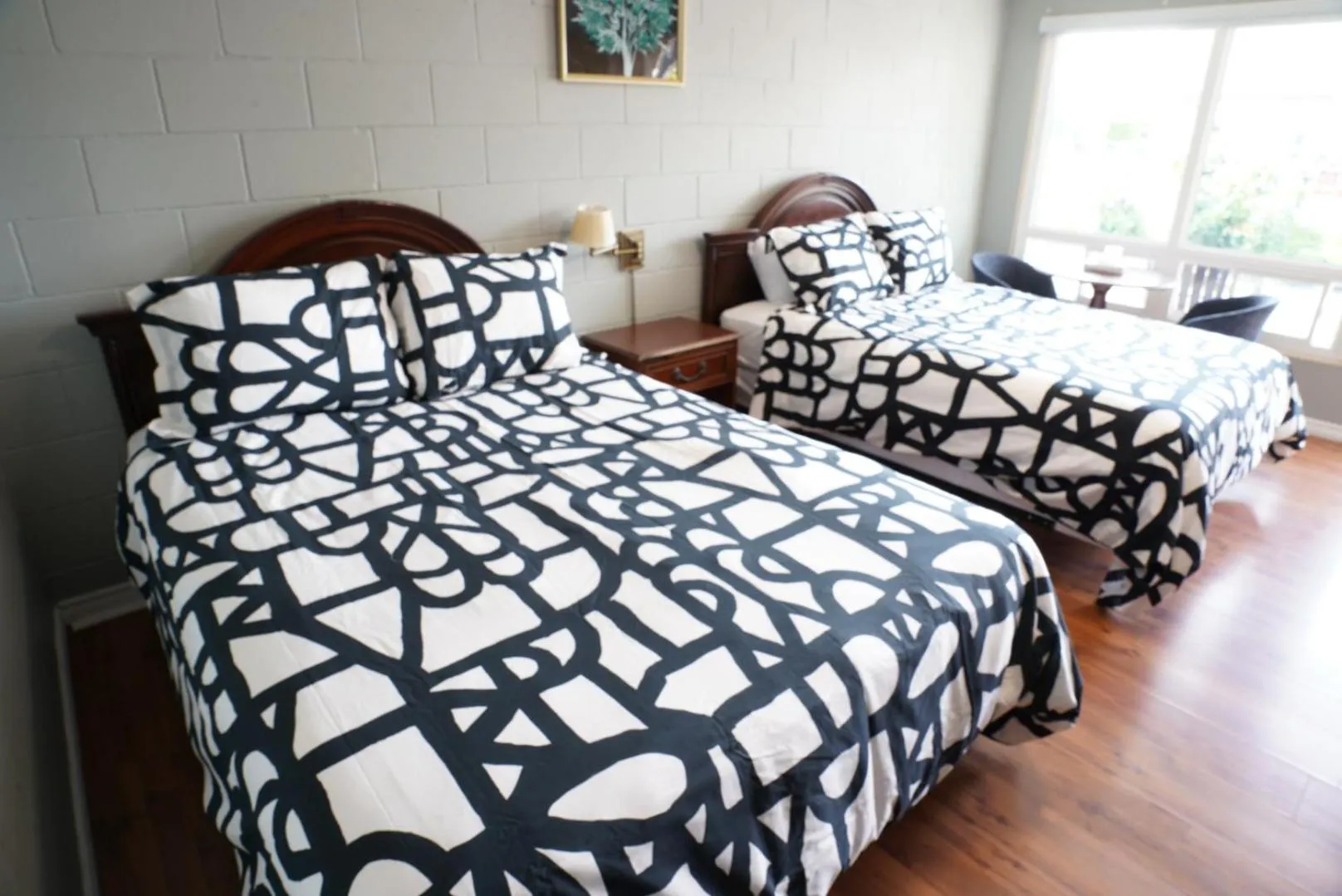 Queen Room with Two Queen Beds in Falcon Inn