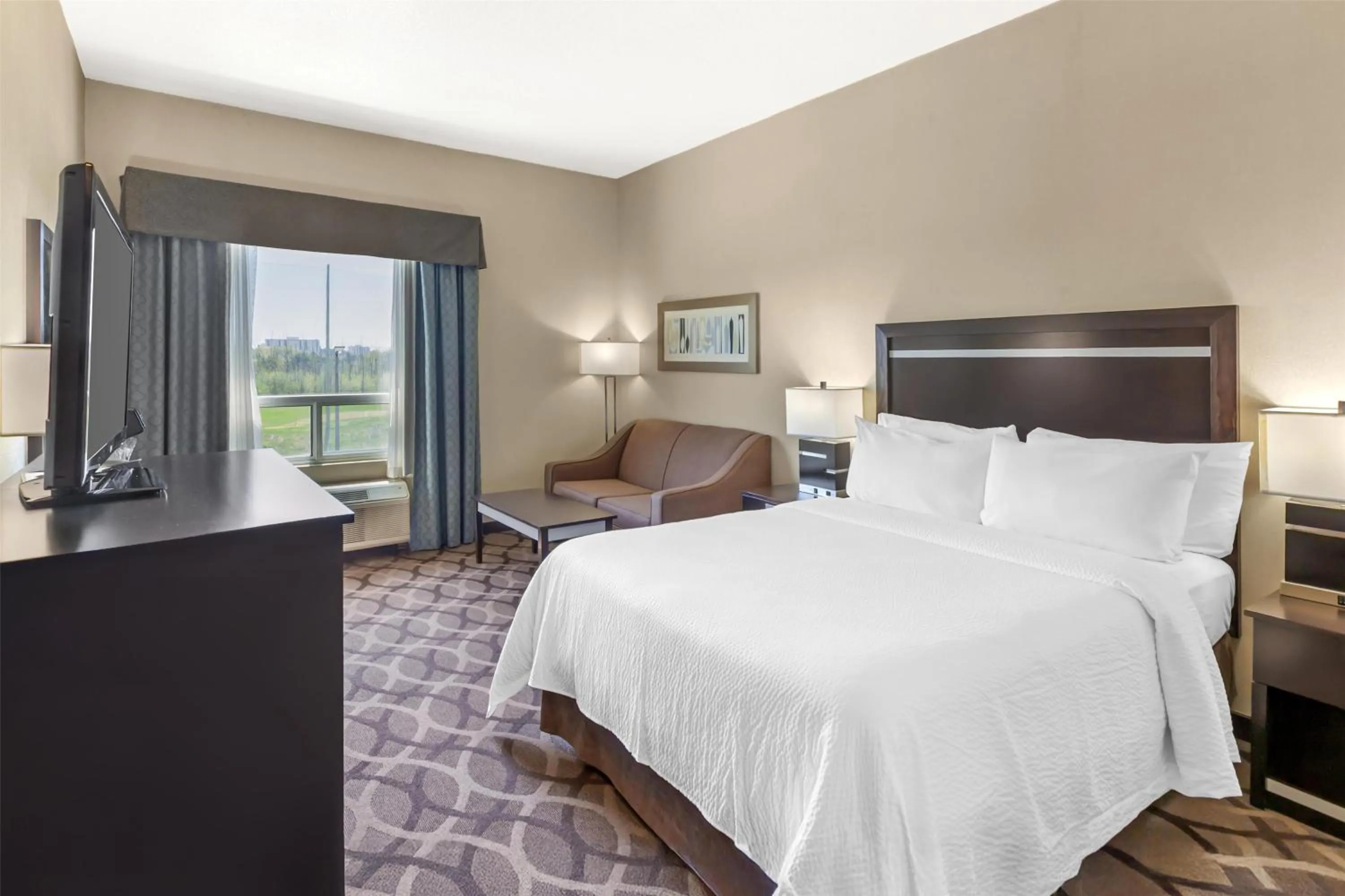 Queen Room in Best Western Plus Travel Hotel Toronto Airport