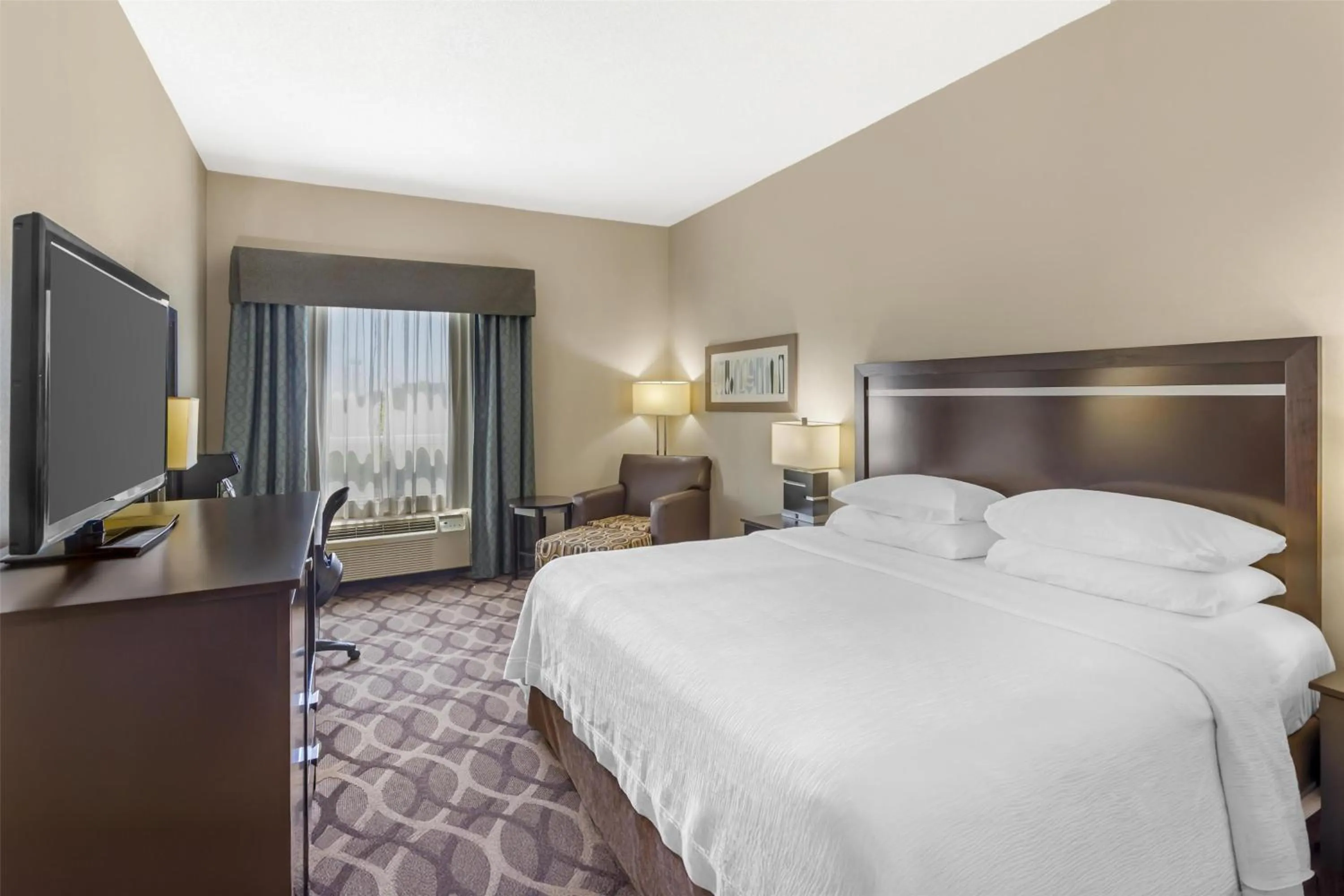 King Room with Roll-in Shower - Disability Access/Non-Smoking in Best Western Plus Travel Hotel Toronto Airport