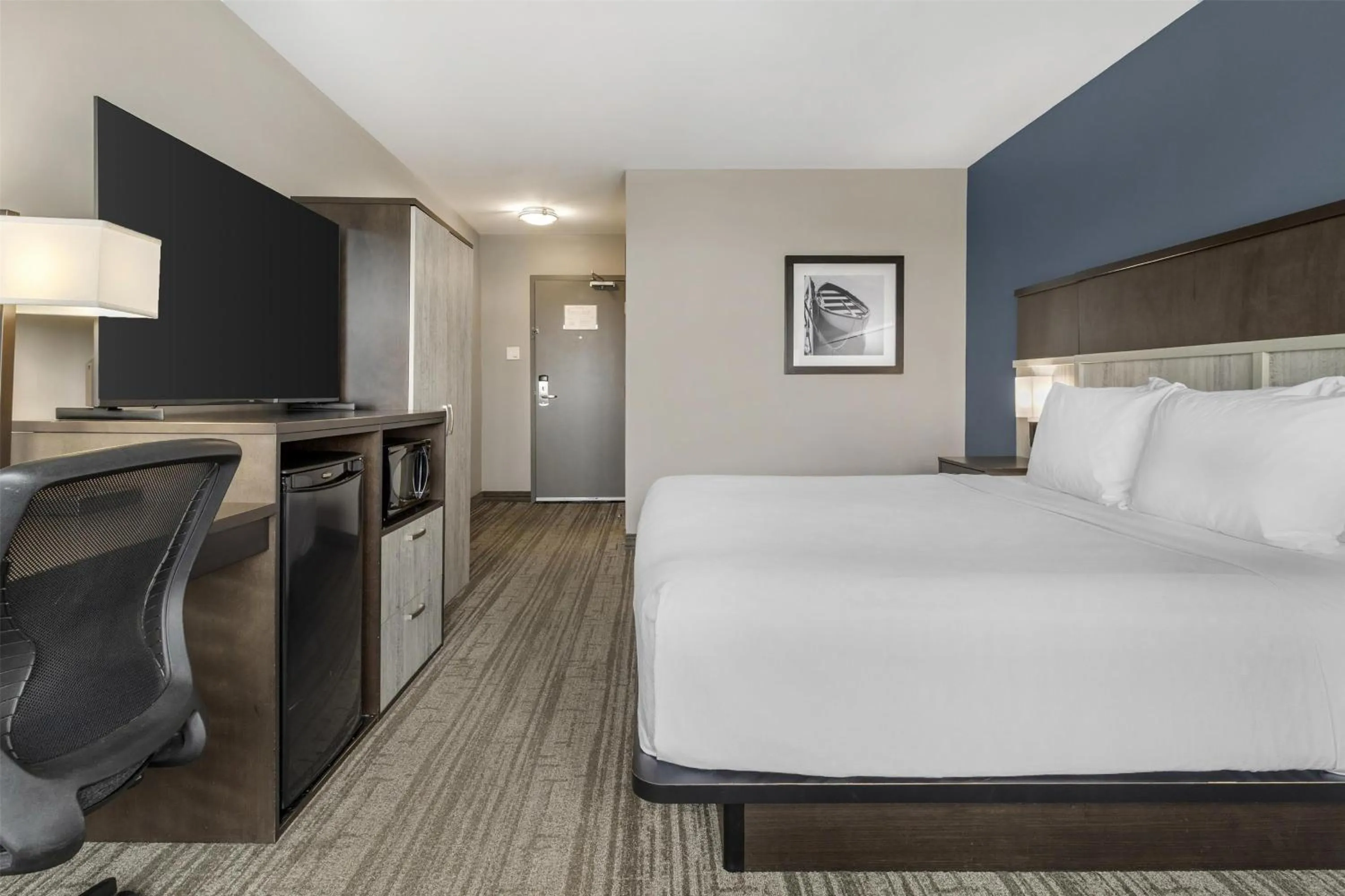 Queen Suite in Best Western Plus Chocolate Lake Hotel - Halifax