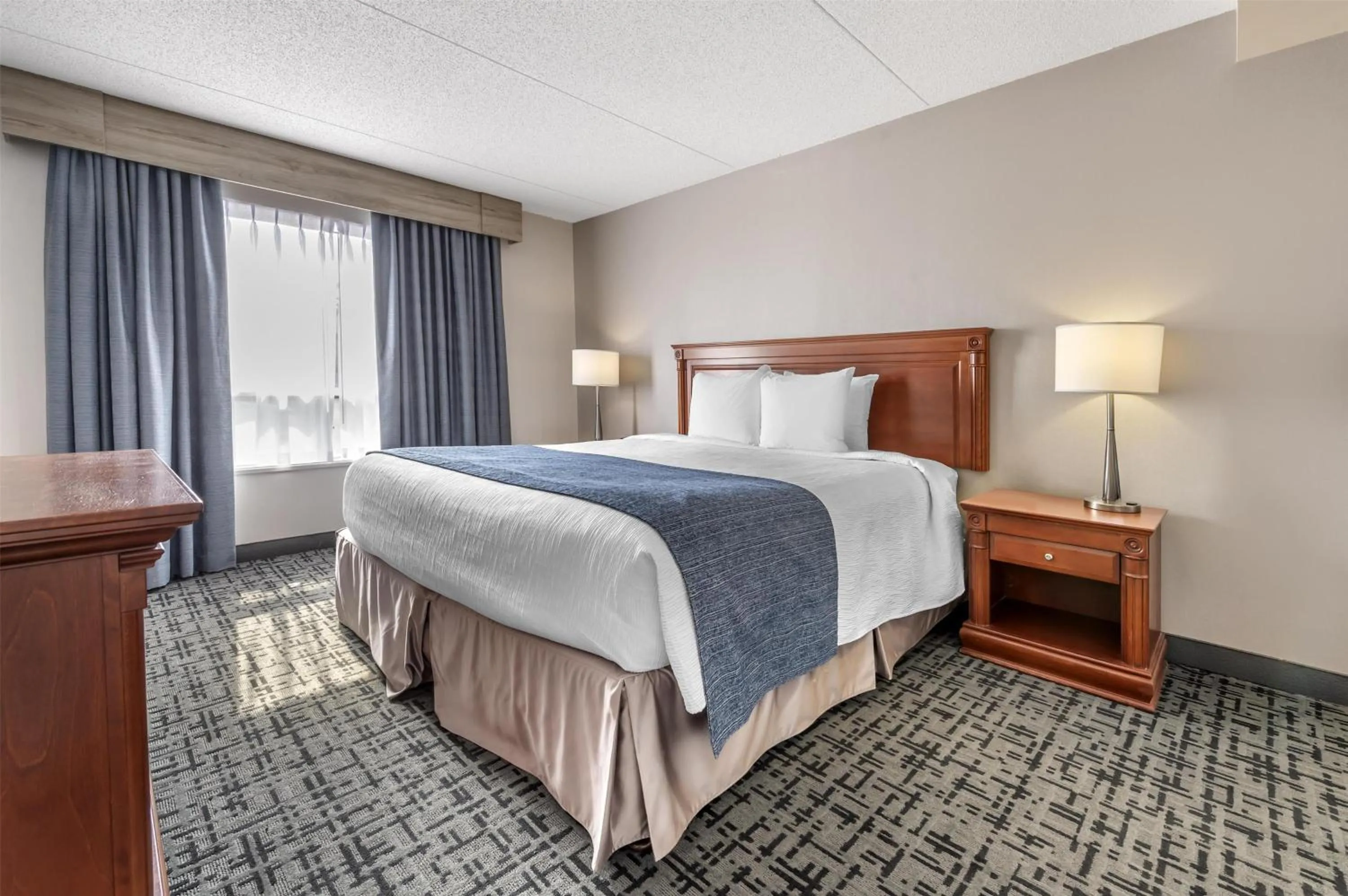 King Suite with Roll-In Shower and Balcony - Disability Access in Best Western Hotel Brossard