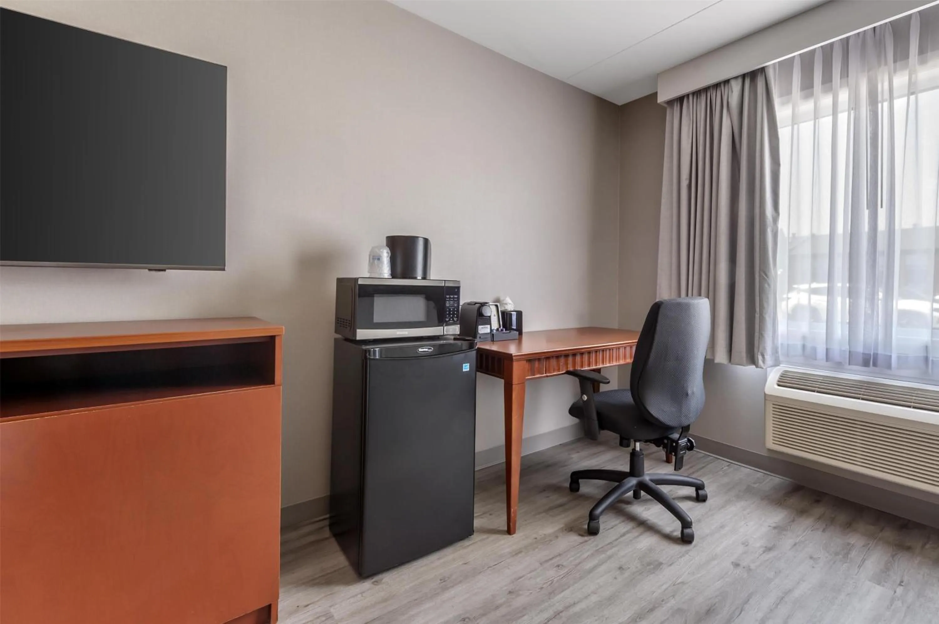 Queen Room with Two Queen Beds - Second Floor in Best Western Hotel Brossard
