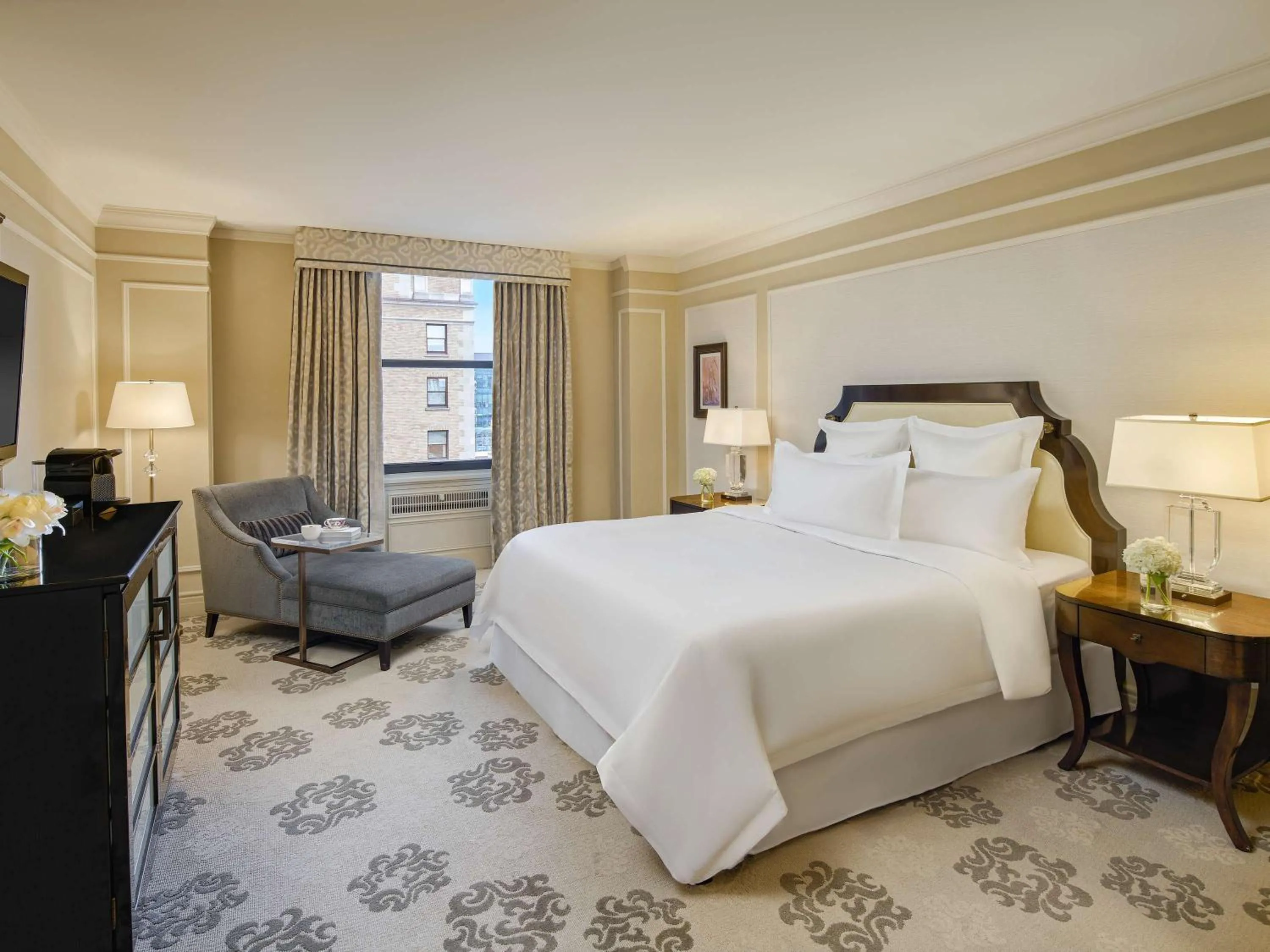 One-Bedroom Suite with King Bed in Fairmont Hotel Vancouver