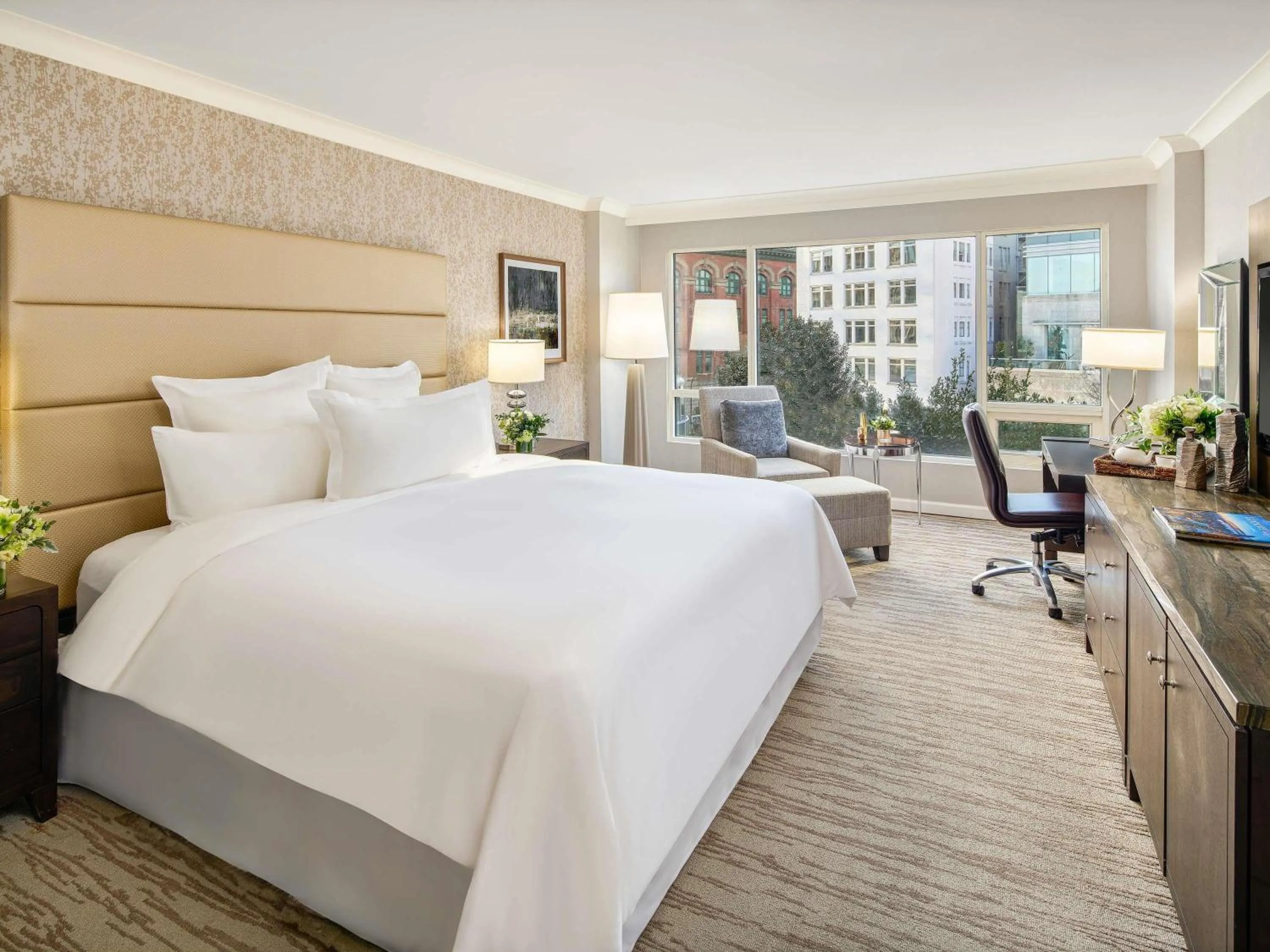 Fairmont City View Room with King Bed in Fairmont Waterfront