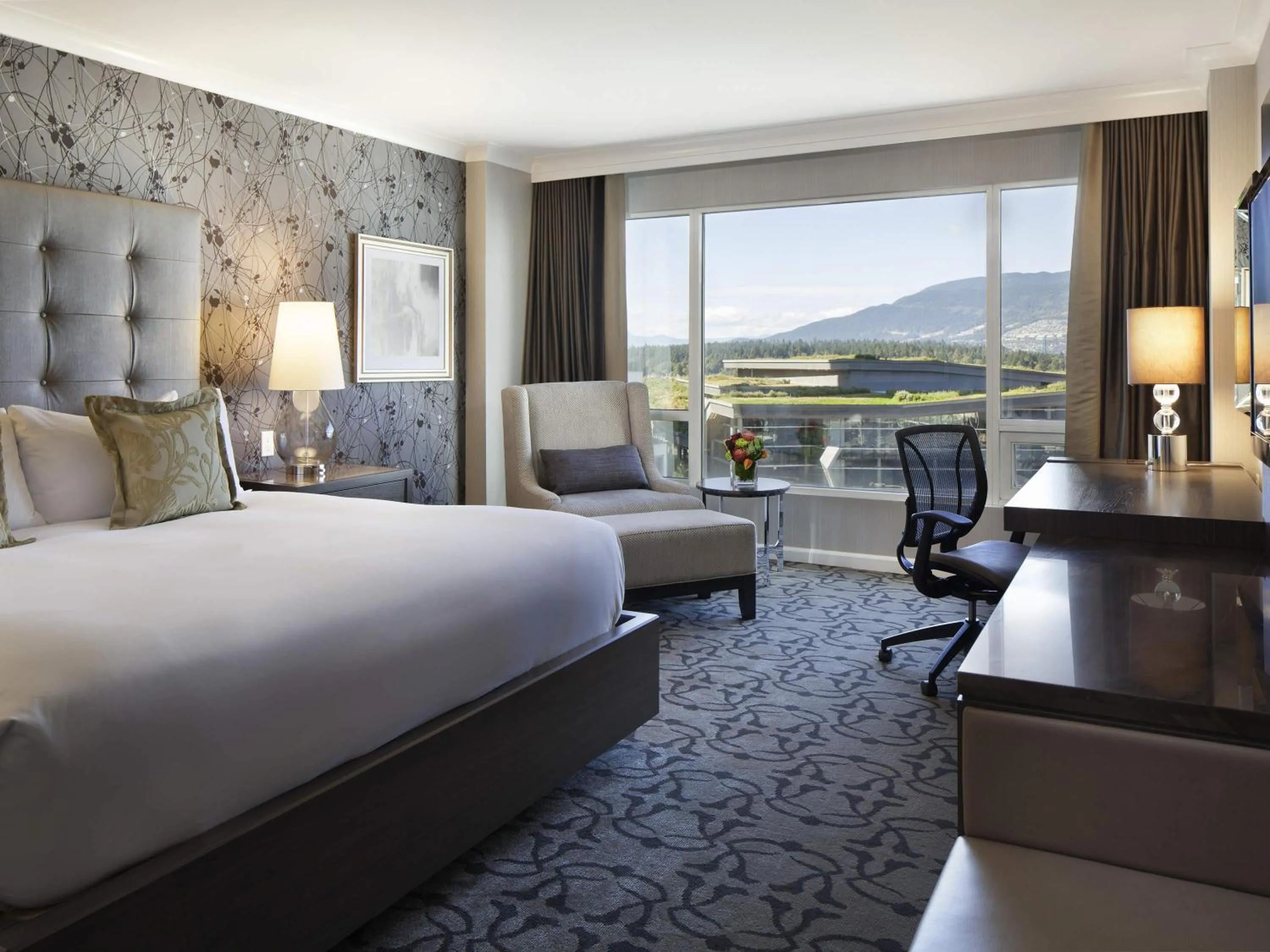 Fairmont Gold City View King Room in Fairmont Waterfront