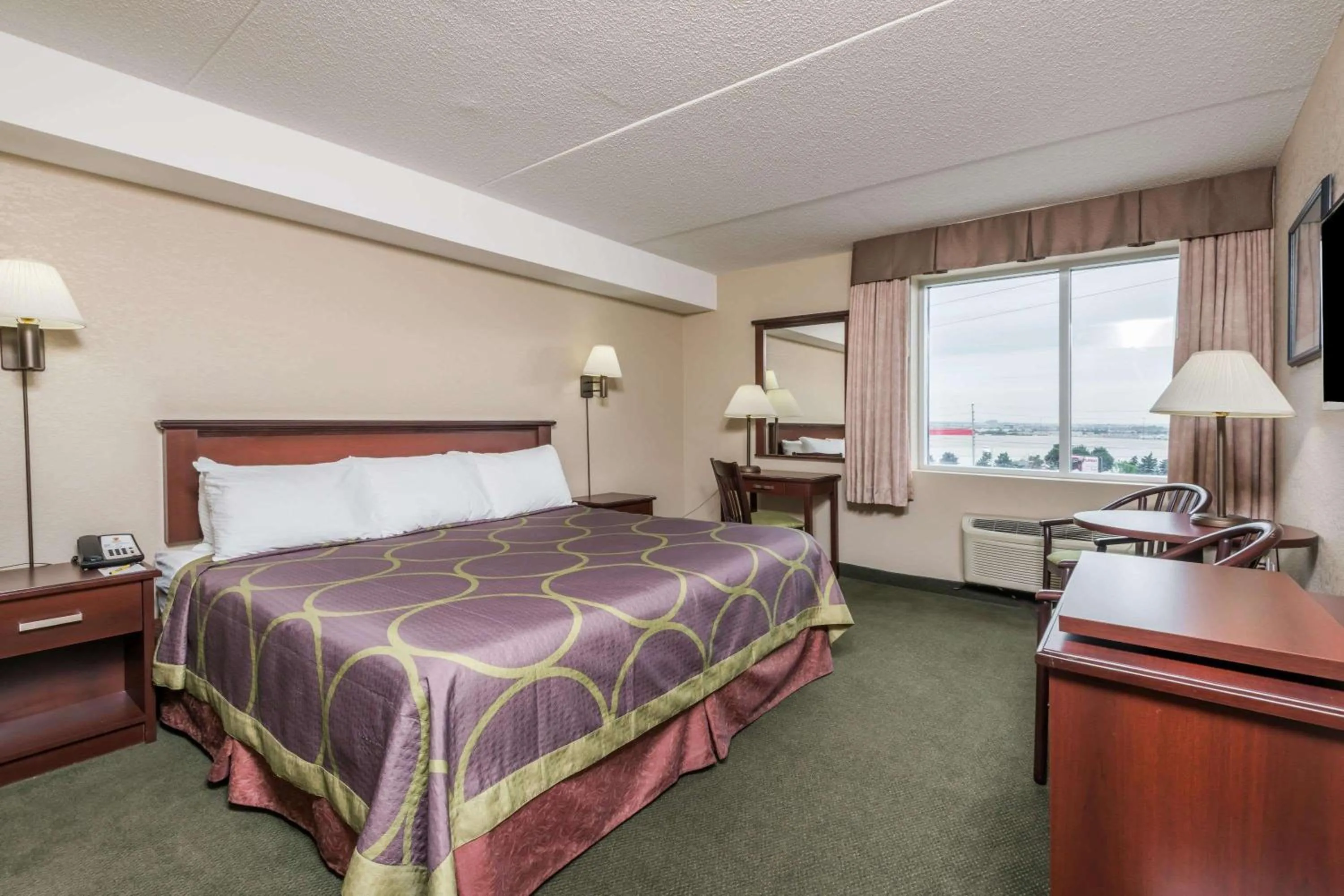 King Suite - Non-Smoking in Super 8 by Wyndham Mississauga