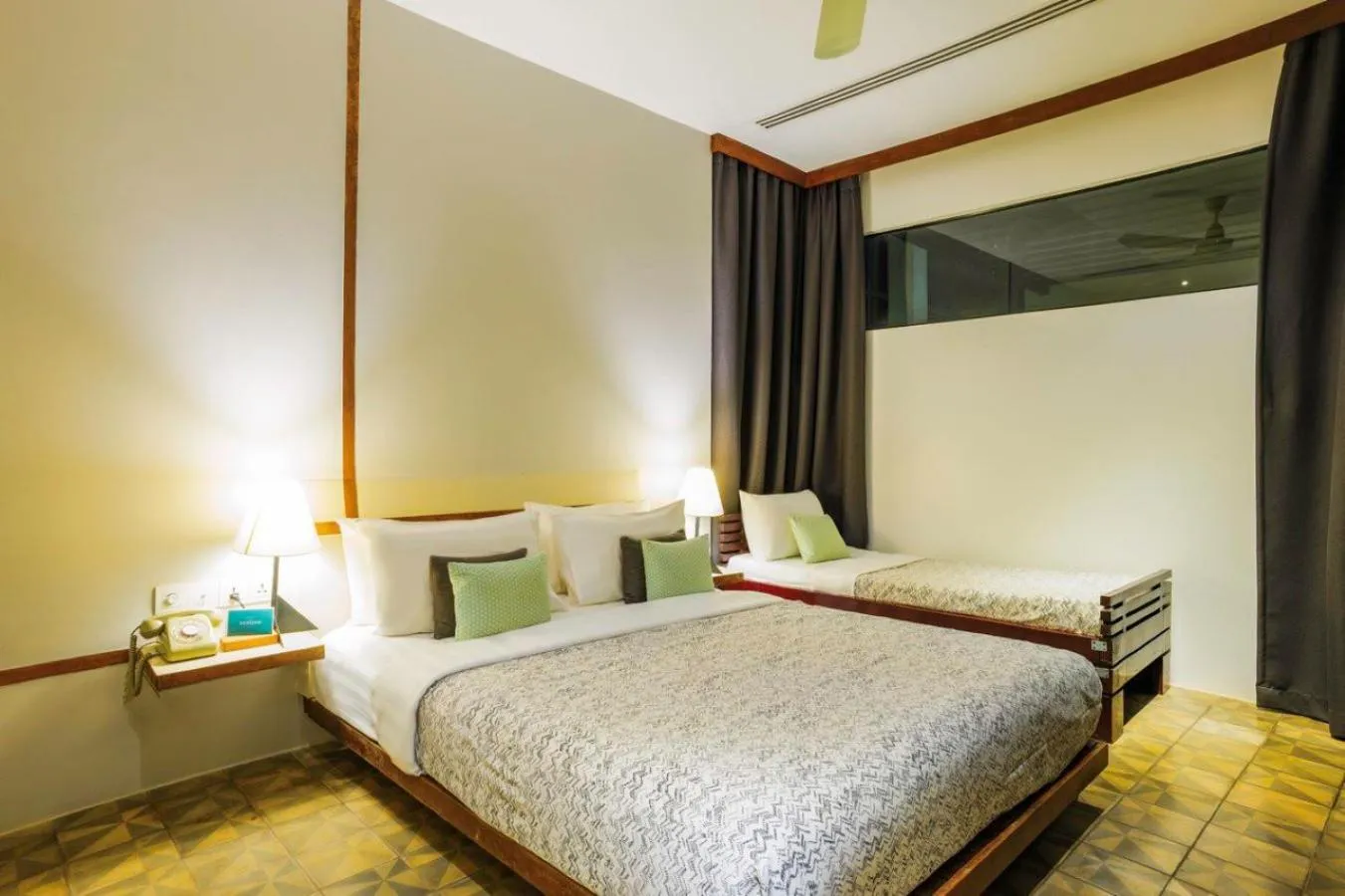 Family Suite Room with Jacuzzi in Atelier Hotel