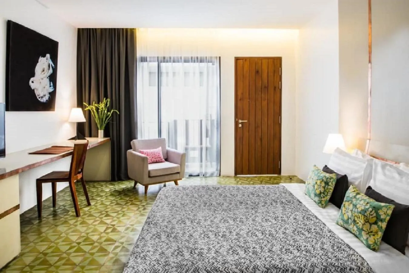 Deluxe King Room with Balcony in Atelier Hotel