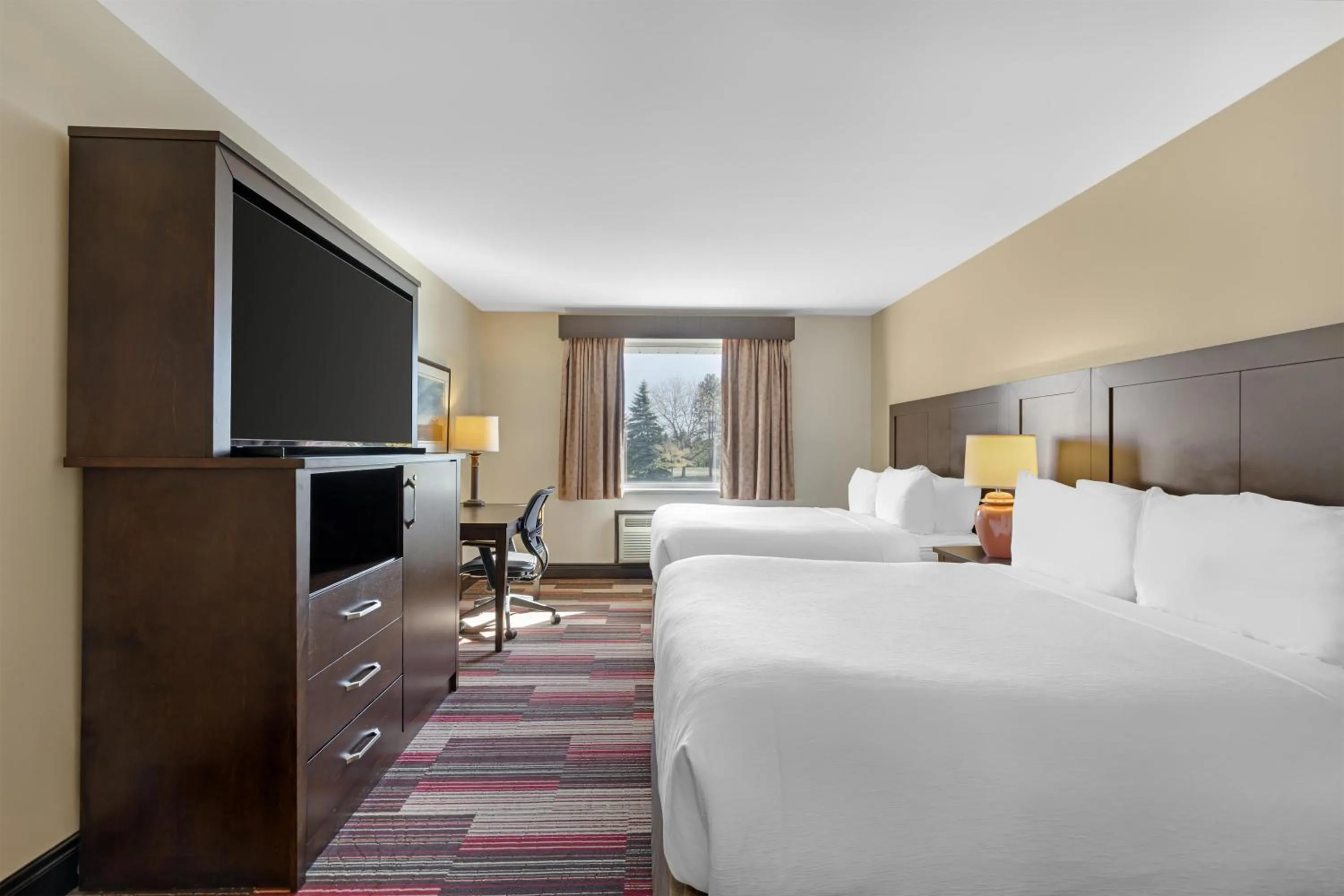 Queen Room with Two Queen Beds in Best Western Plus Stoneridge Inn & Conference Centre London Ontario