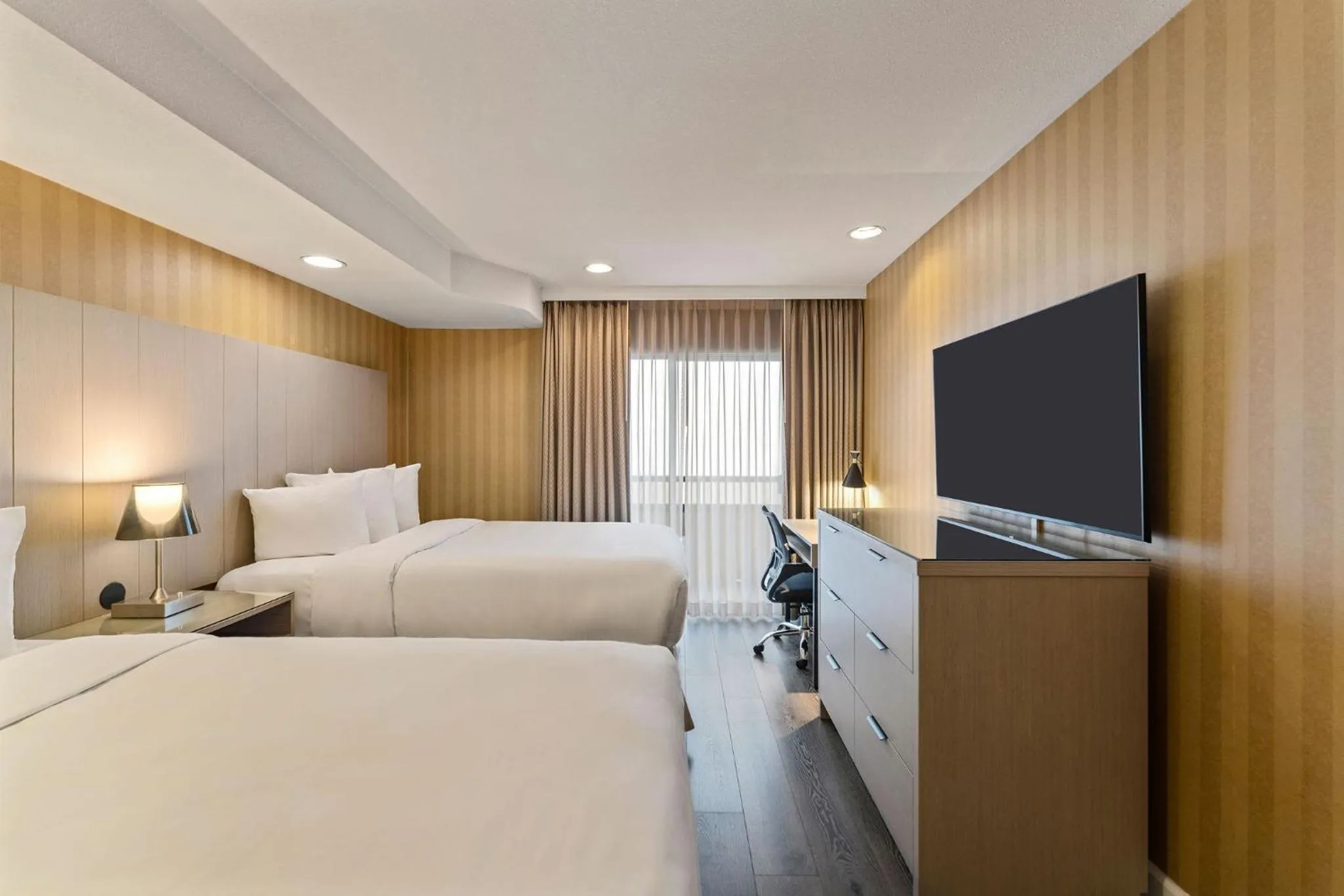 Courtyard Room with Two Double Beds in Executive Hotel Vancouver Airport