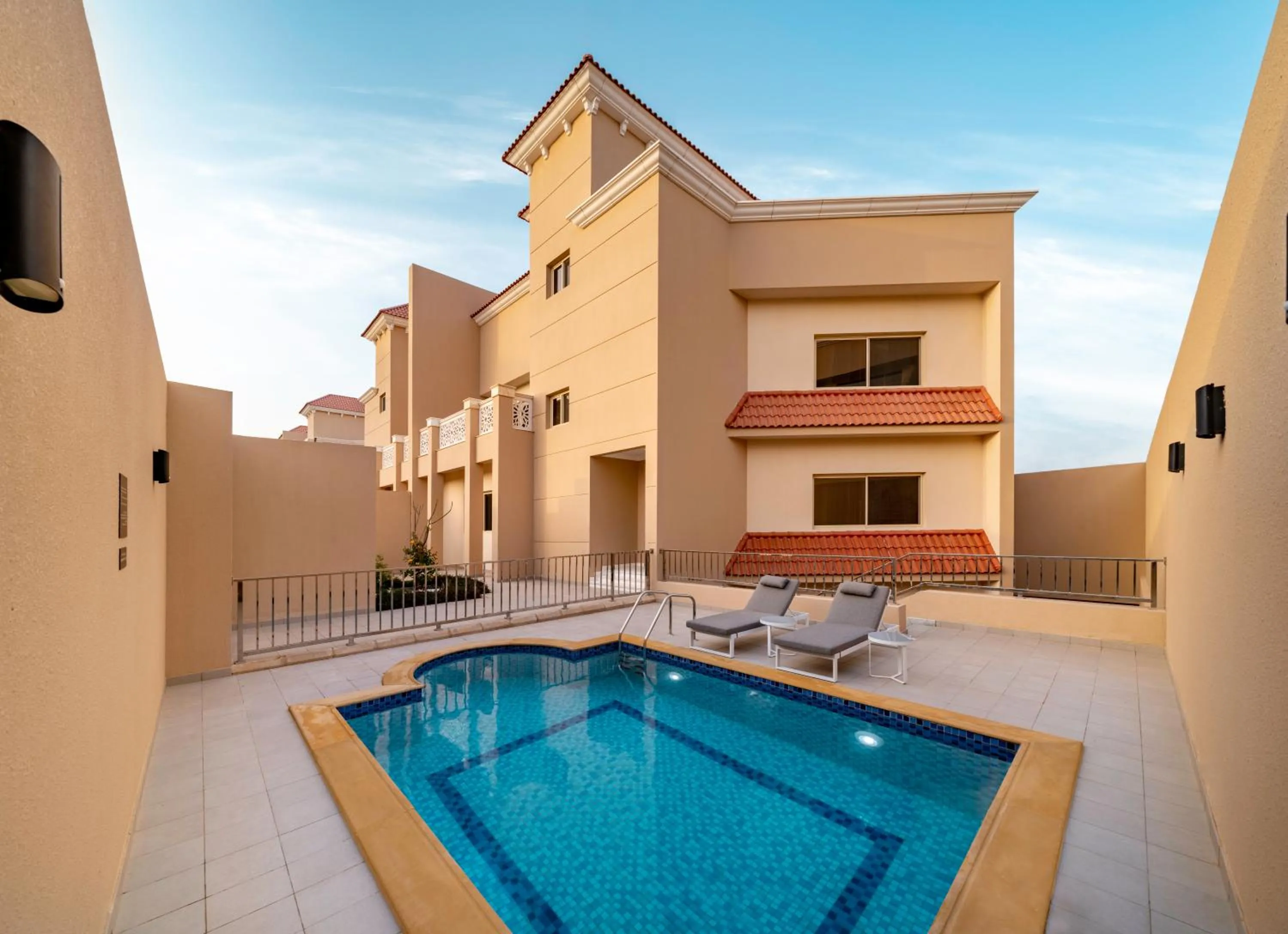 Three-Bedroom Family Villa with Terrace and Pool in Radisson Hotel Riyadh Airport