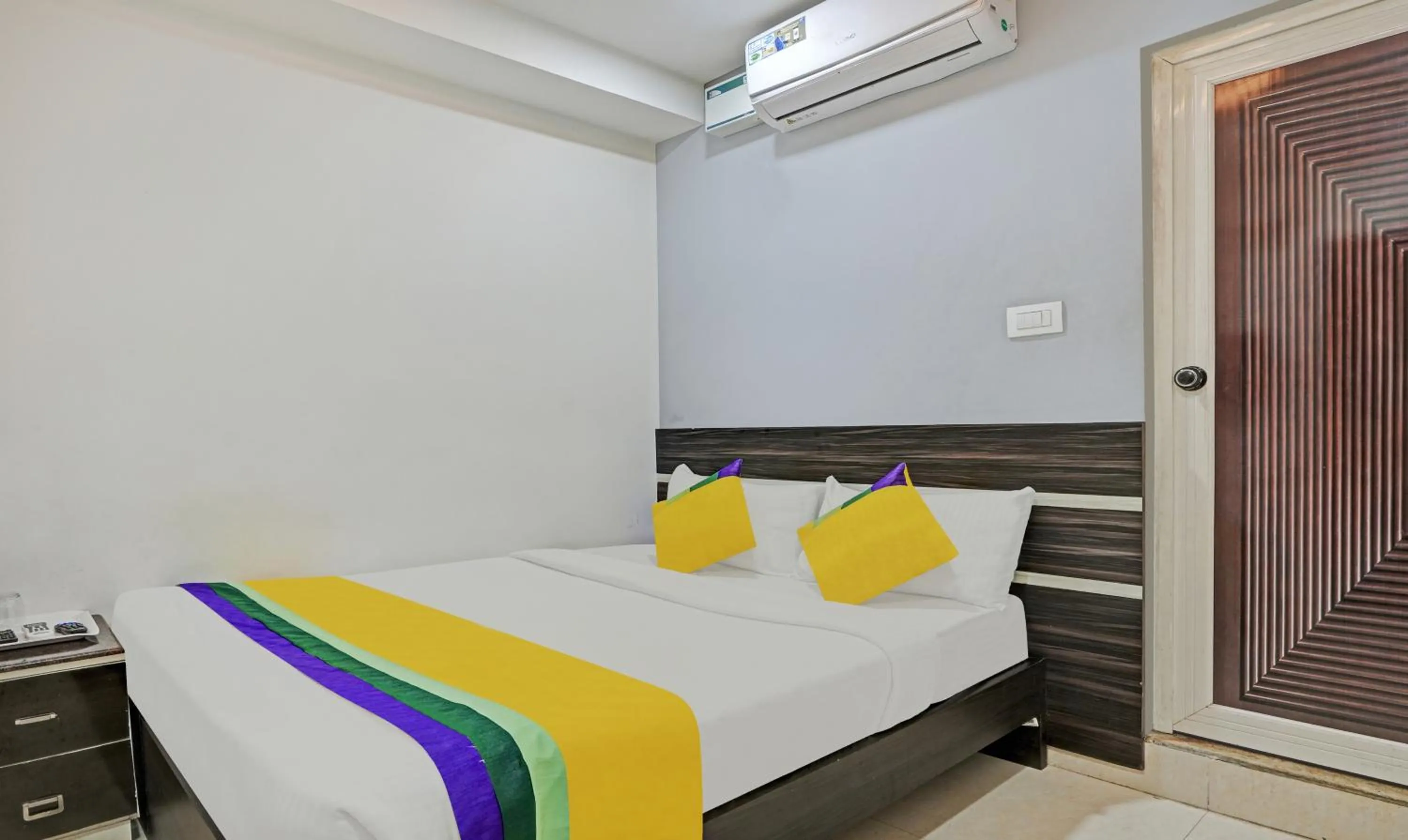 Double Room - single occupancy in Itsy Hotels Purple Suites