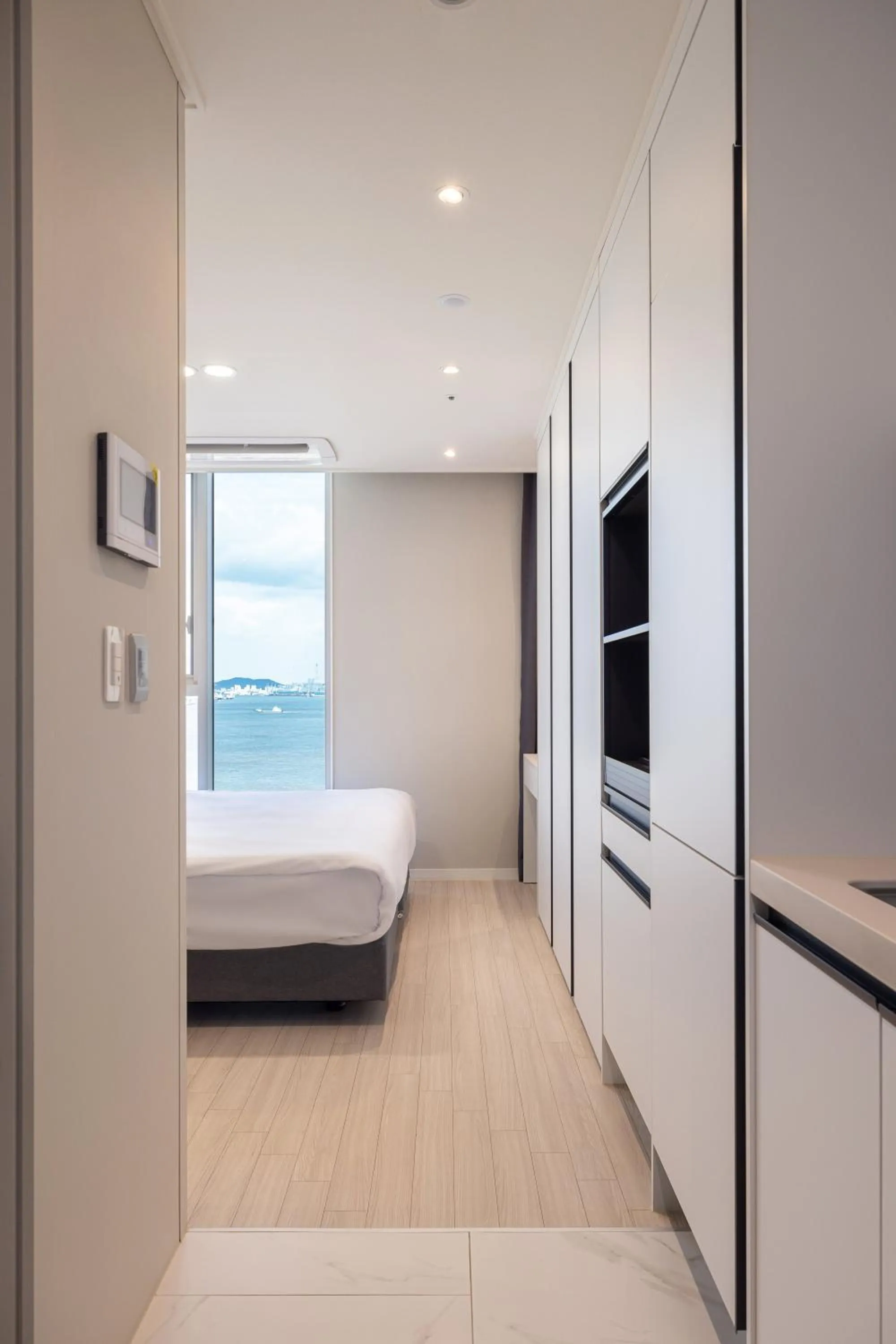 Standard King (Half Ocean View)   in OCEAN PARK 9