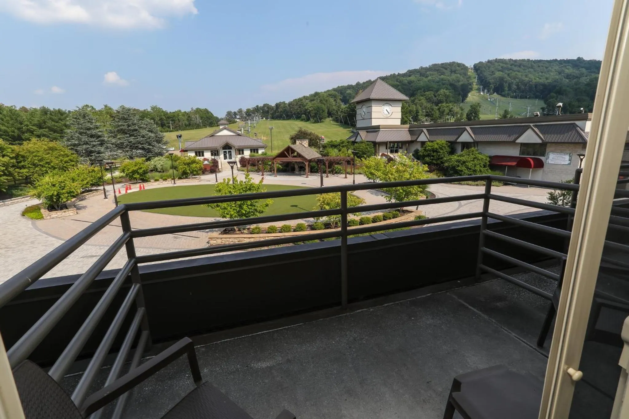 Deluxe Double or Twin Room with Mountain View in Liberty Mountain Resort
