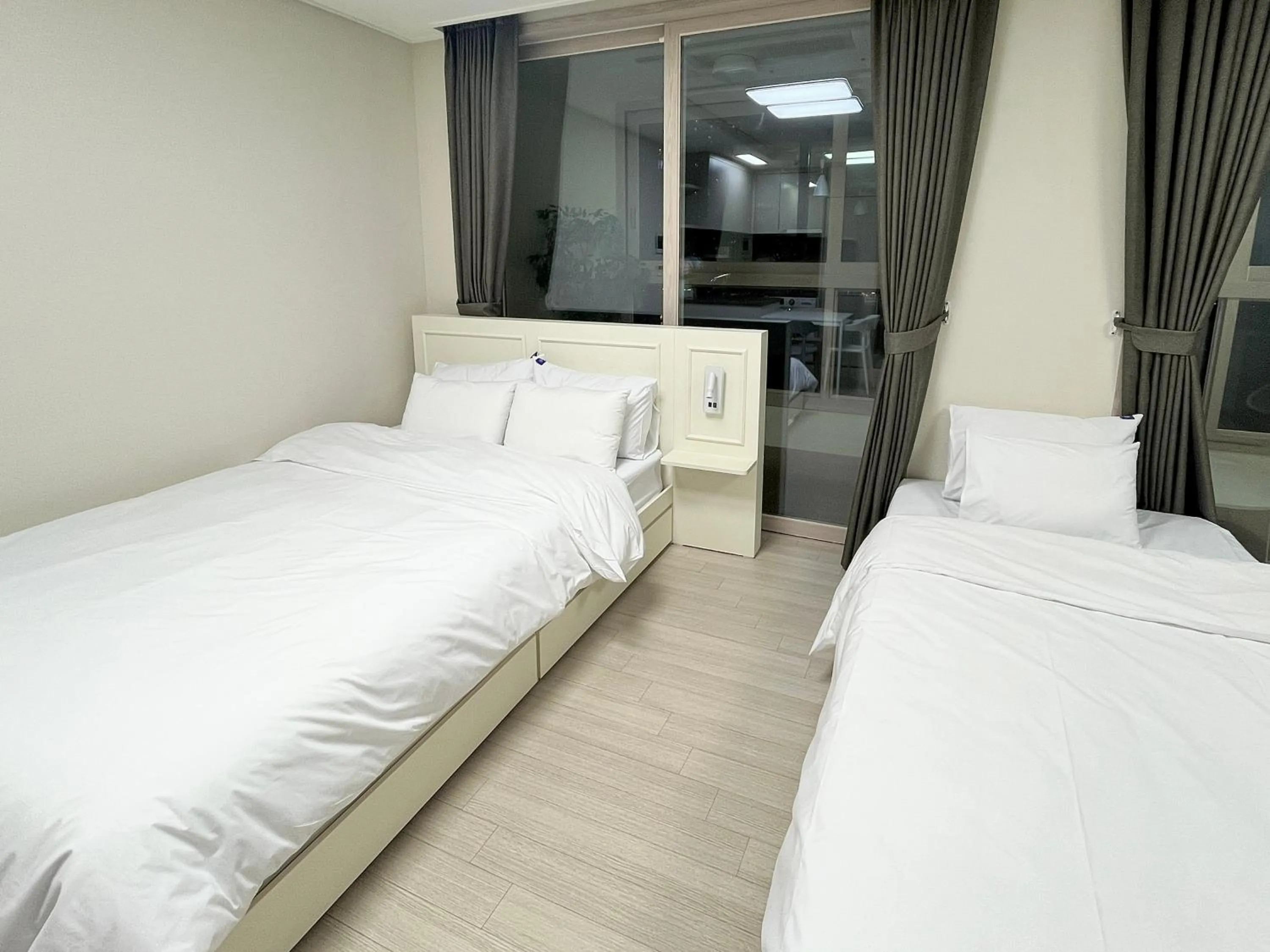 Deluxe Triple Room in Landmark Stay in Songdo