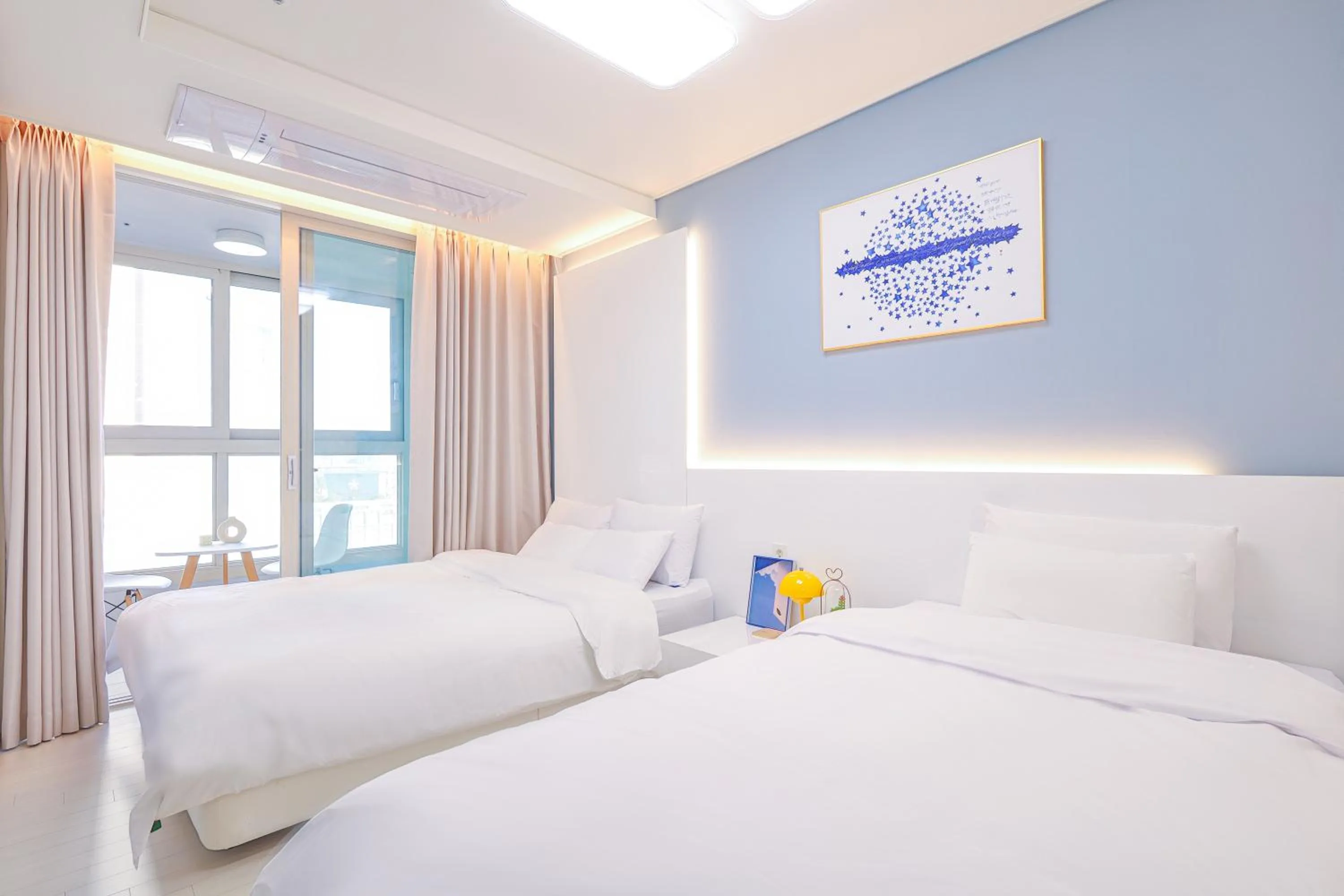 Standard Twin Room in Landmark Stay in Songdo