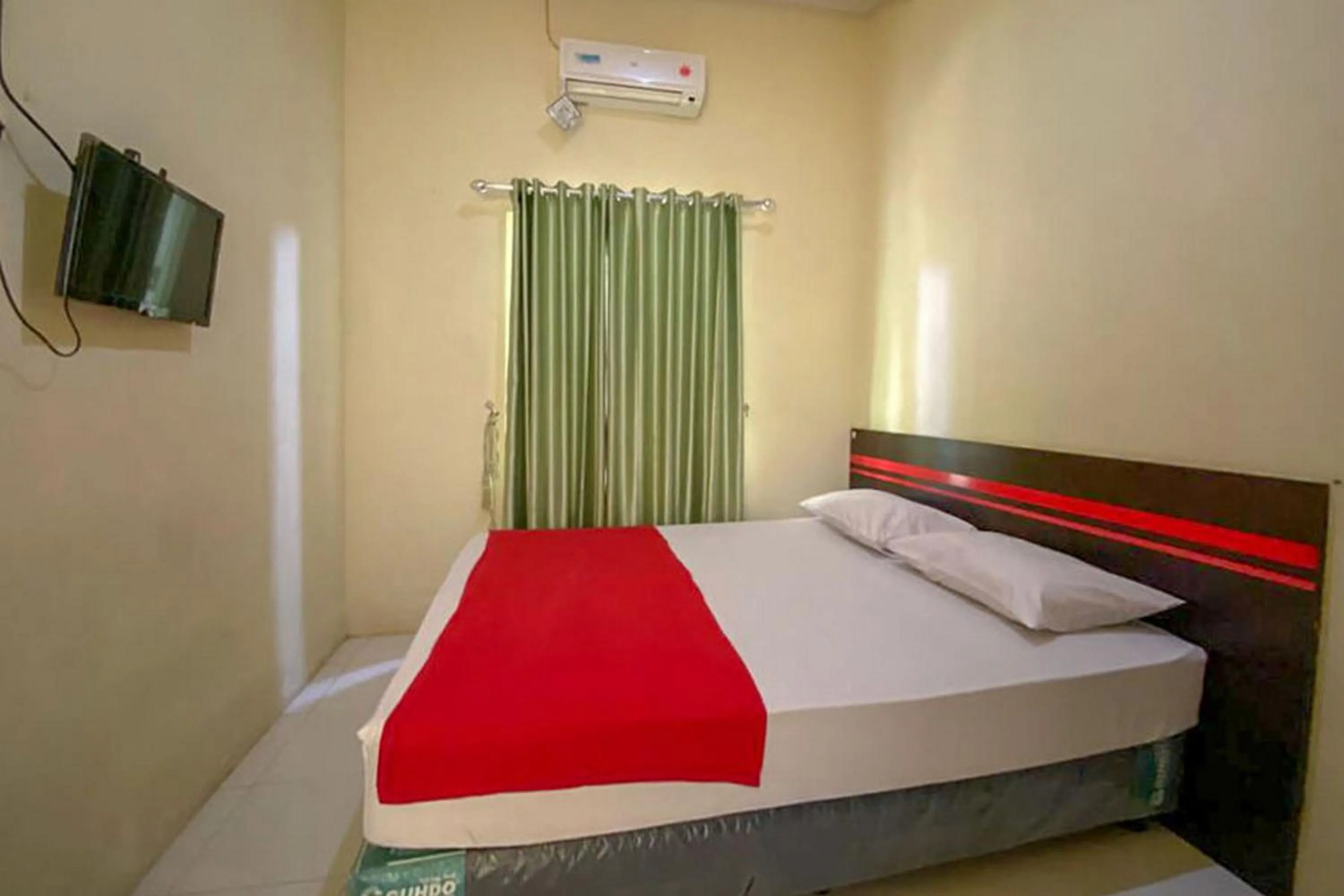 Superior Double Room in Rama Shinta Homestay near Gembira Loka Zoo RedPartner