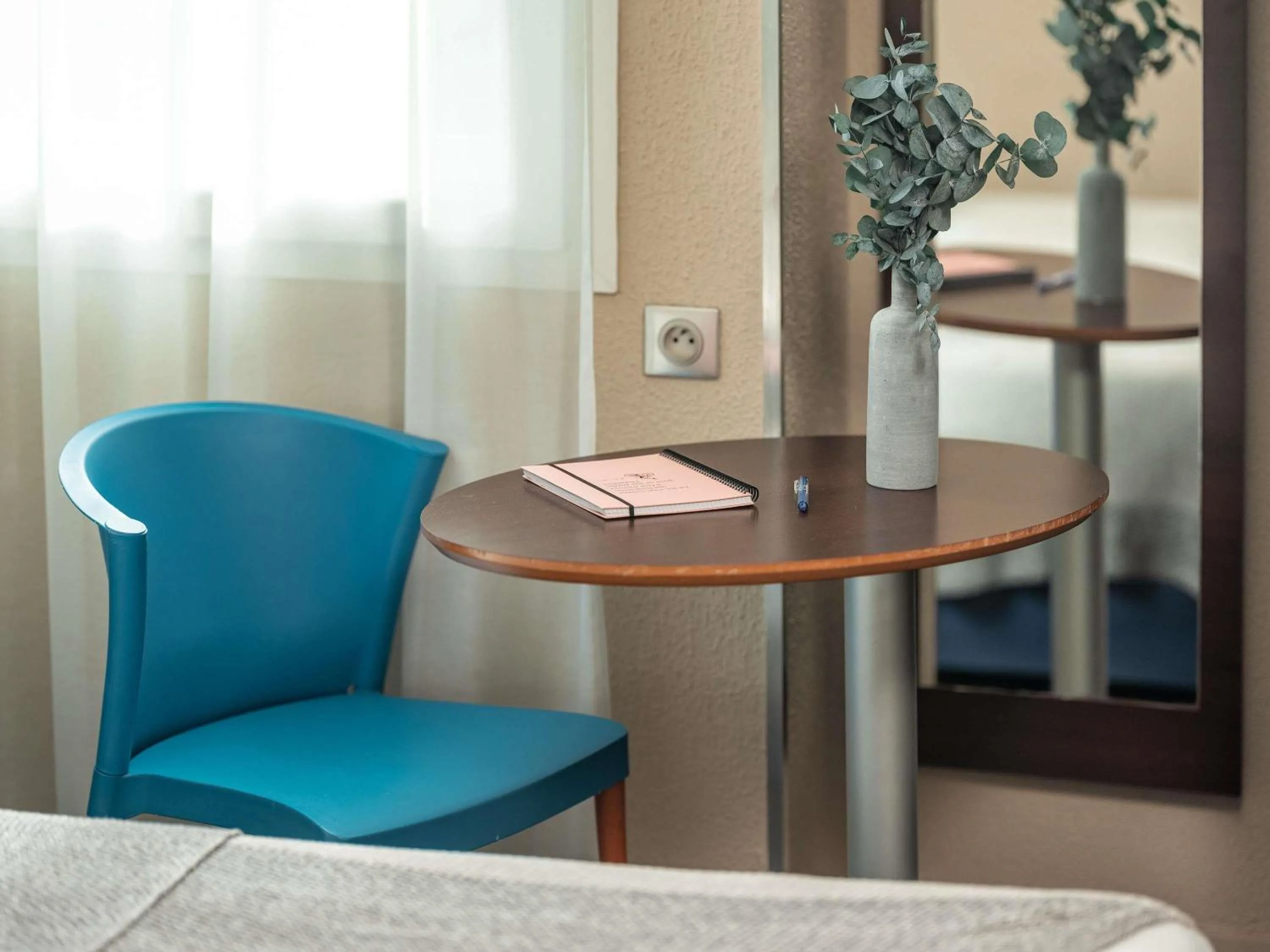 Standard Twin Room in ibis Styles Fontenay